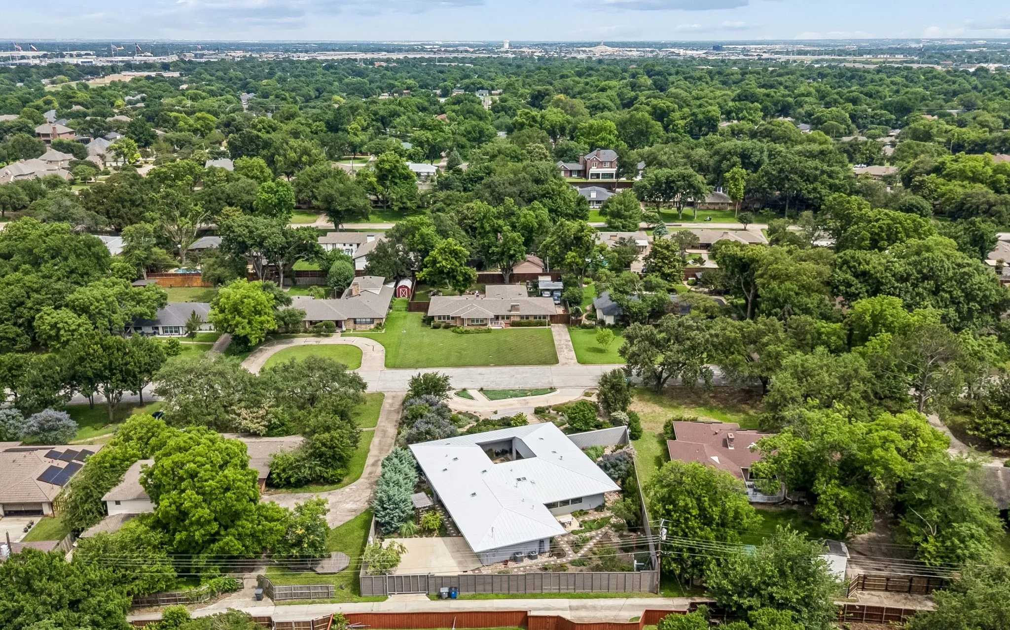 Single Family Residence For Sale in Dallas County , 11057 Mandalay Drive, Dallas, Texas 75228, 4 Bedroom, 2 Bathroom, 2 Garage spaces, 2,674 Sqft, built in 2019, mls#21290381, Real Estate Agent in Dallas, Homes For Sale in Dallas county, Homes For Sale in Dallas, Realtor in Dallas Texas, Real Estate Brokerage Independent Realty Texas, Luminita Cordes Realtor