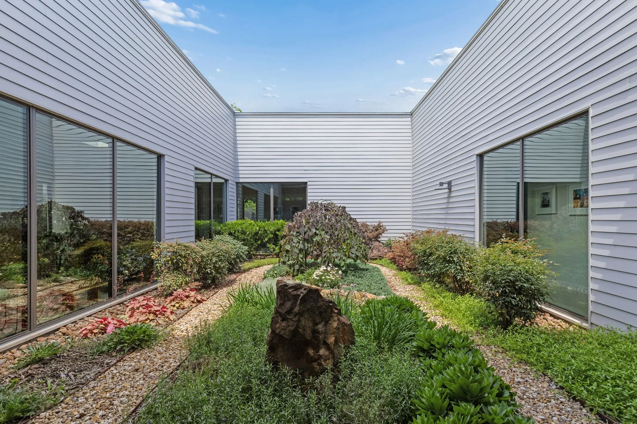 Single Family Residence For Sale in Dallas County , 11057 Mandalay Drive, Dallas, Texas 75228, 4 Bedroom, 2 Bathroom, 2 Garage spaces, 2,674 Sqft, built in 2019, mls#21290381, Real Estate Agent in Dallas, Homes For Sale in Dallas county, Homes For Sale in Dallas, Realtor in Dallas Texas, Real Estate Brokerage Independent Realty Texas, Luminita Cordes Realtor