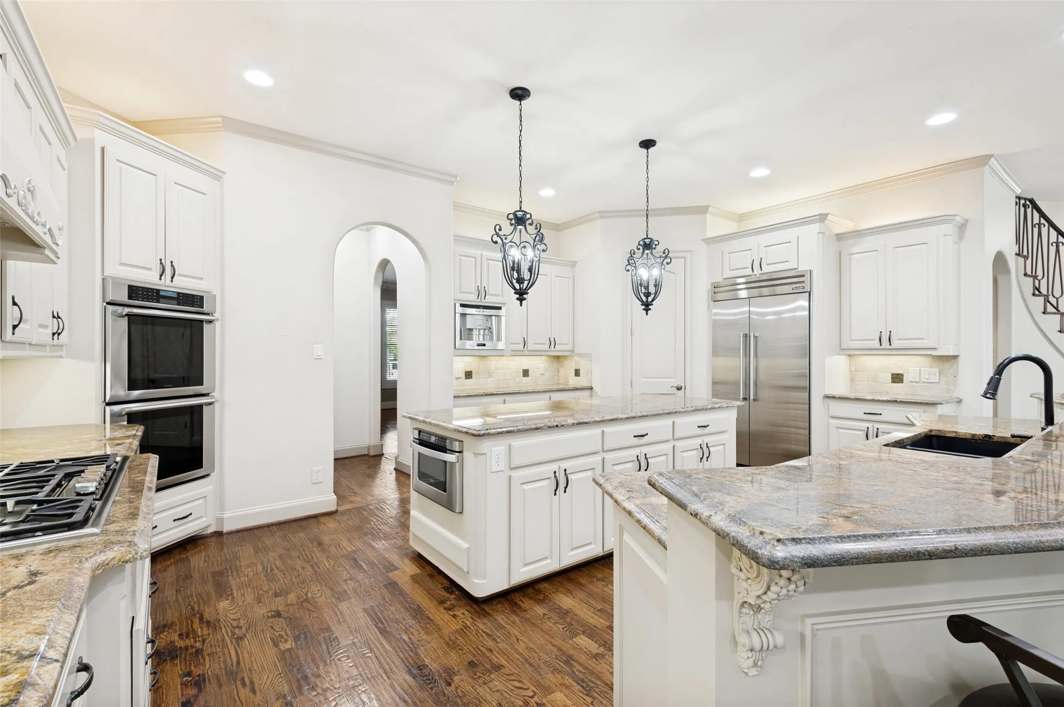 Featuring Thermador appliances, ample granite counter space, and a spacious walk-in pantry that elevates both everyday cooking and entertaining. Microwave drawer built into island. Smart.
