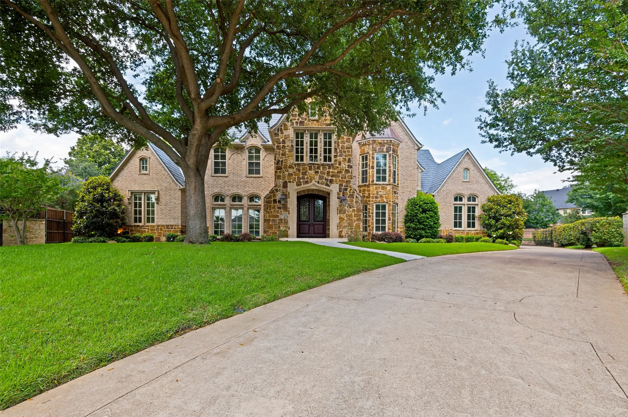 Single Family Residence For Sale in Tarrant County , 5511 Clermont Court, Colleyville, Texas 76034, 5 Bedroom, 8 Bathroom, 4 Garage spaces, 6,407 Sqft, built in 1998, mls#21287047, Real Estate Agent in Colleyville, Homes For Sale in Tarrant county, Homes For Sale in Colleyville, Realtor in Colleyville Texas, Real Estate Brokerage Independent Realty Texas, Luminita Cordes Realtor