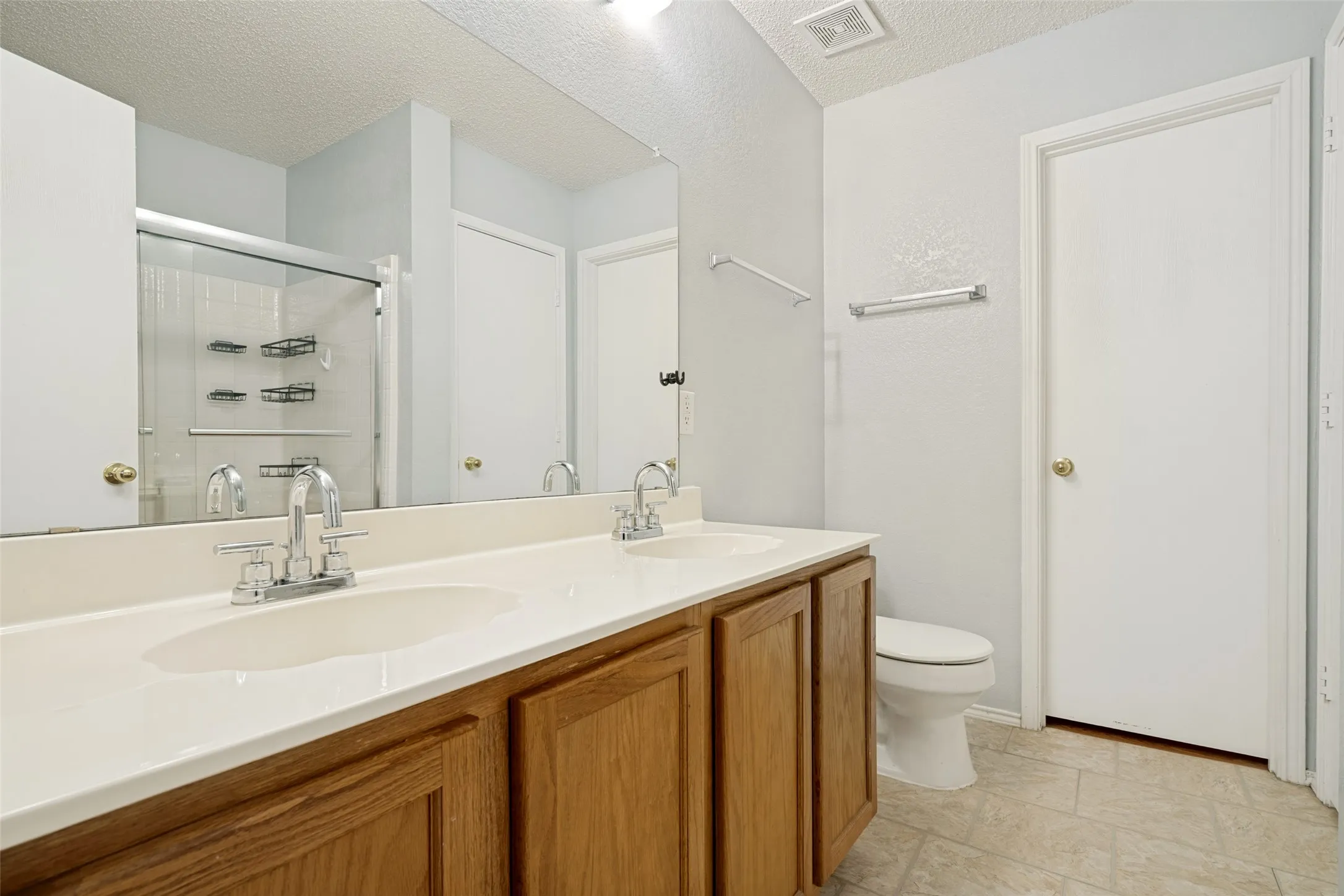 Ensuite Bathroom to the primary bedroom.