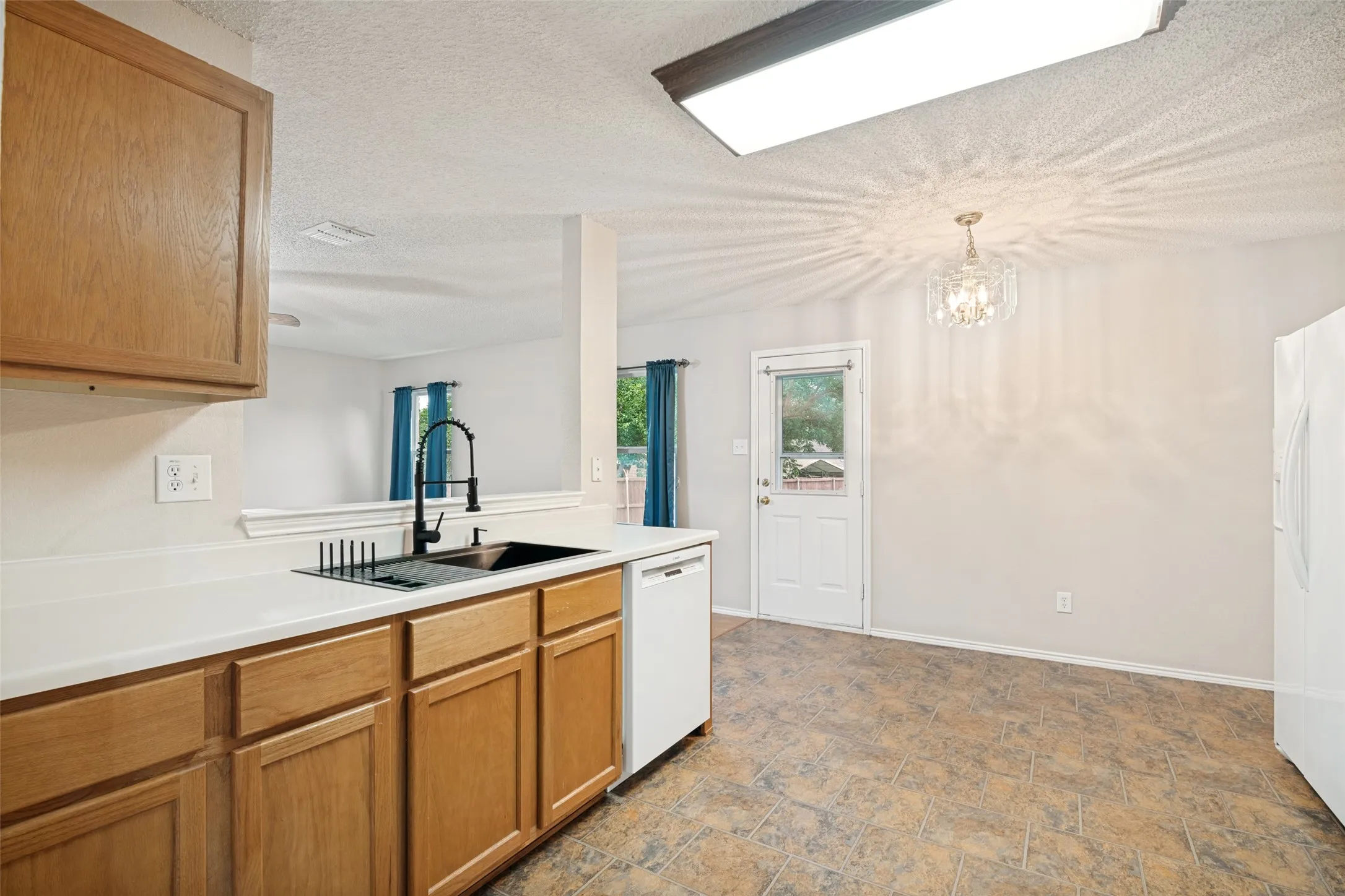Single Family Residence For Sale in Collin County , 1405 Starpoint Lane, Wylie, Texas 75098, 4 Bedroom, 3 Bathroom, 2 Garage spaces, 2,709 Sqft, built in 1999, mls#21286603, Real Estate Agent in Wylie, Homes For Sale in Collin county, Homes For Sale in Wylie, Realtor in Wylie Texas, Real Estate Brokerage Independent Realty Texas, Luminita Cordes Realtor