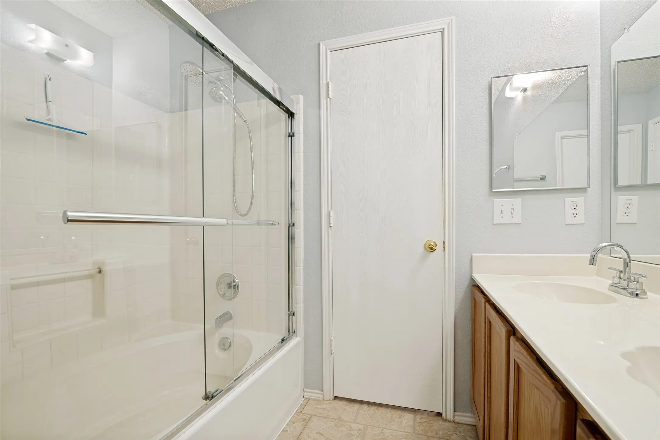 Ensuite Bathroom to the primary bedroom.