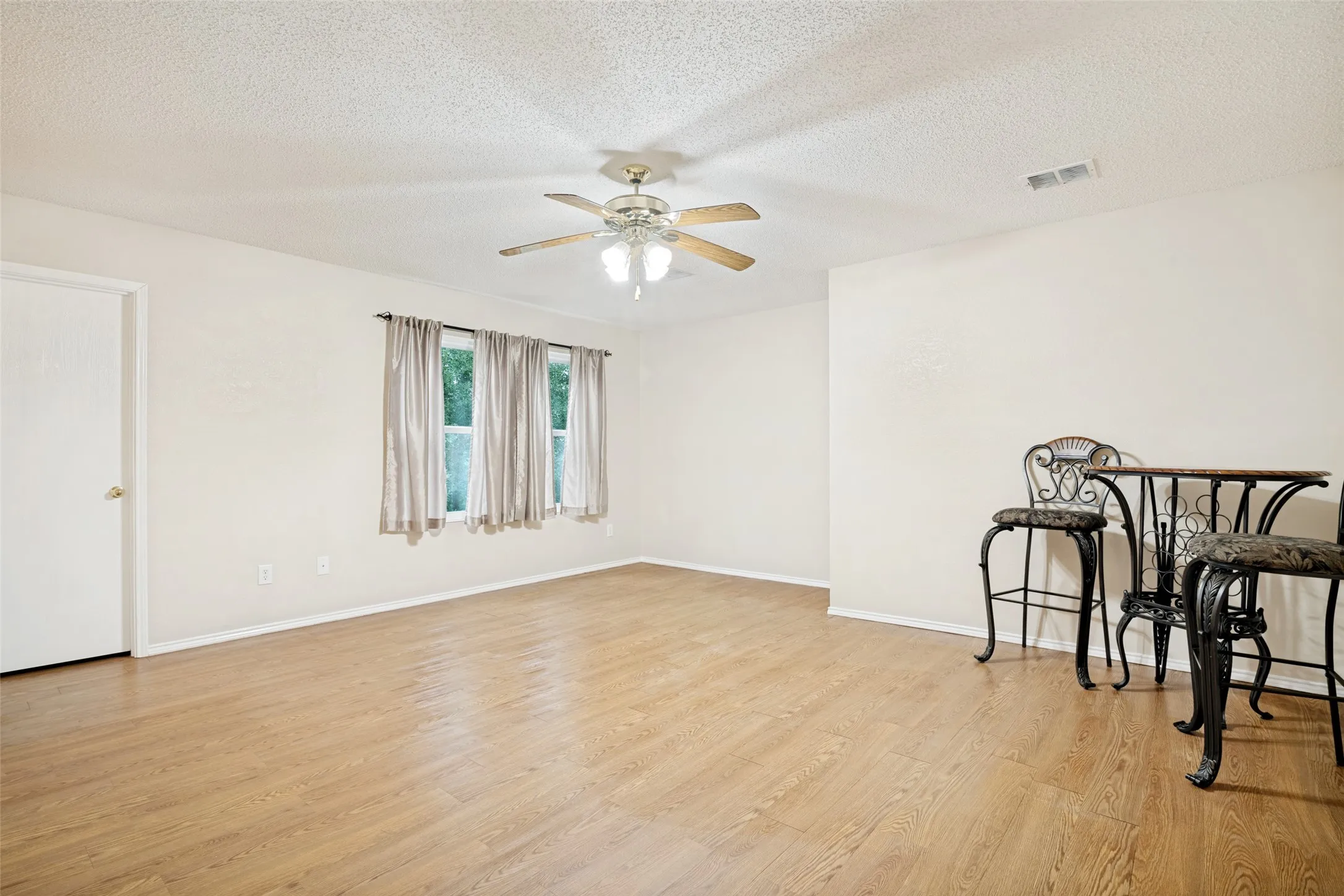 Spacious Loft/Family Room 2nd floor