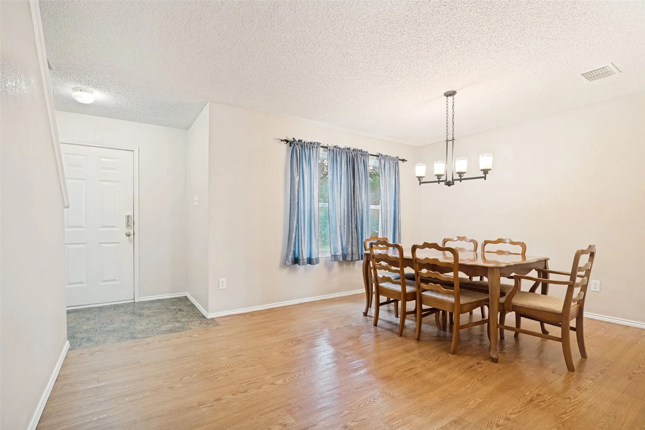 Single Family Residence For Sale in Collin County , 1405 Starpoint Lane, Wylie, Texas 75098, 4 Bedroom, 3 Bathroom, 2 Garage spaces, 2,709 Sqft, built in 1999, mls#21286603, Real Estate Agent in Wylie, Homes For Sale in Collin county, Homes For Sale in Wylie, Realtor in Wylie Texas, Real Estate Brokerage Independent Realty Texas, Luminita Cordes Realtor