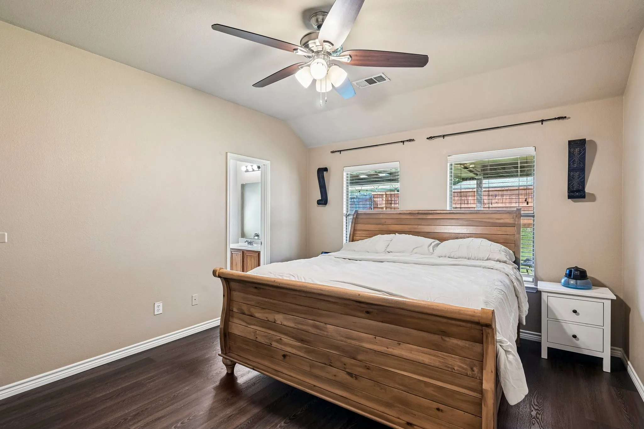 Single Family Residence For Sale in Collin County , 2032 Athabasca Falls Drive, Anna, Texas 75409, 3 Bedroom, 2 Bathroom, 2 Garage spaces, 1,850 Sqft, built in 2005, mls#21289795, Real Estate Agent in Anna, Homes For Sale in Collin county, Homes For Sale in Anna, Realtor in Anna Texas, Real Estate Brokerage Independent Realty Texas, Luminita Cordes Realtor