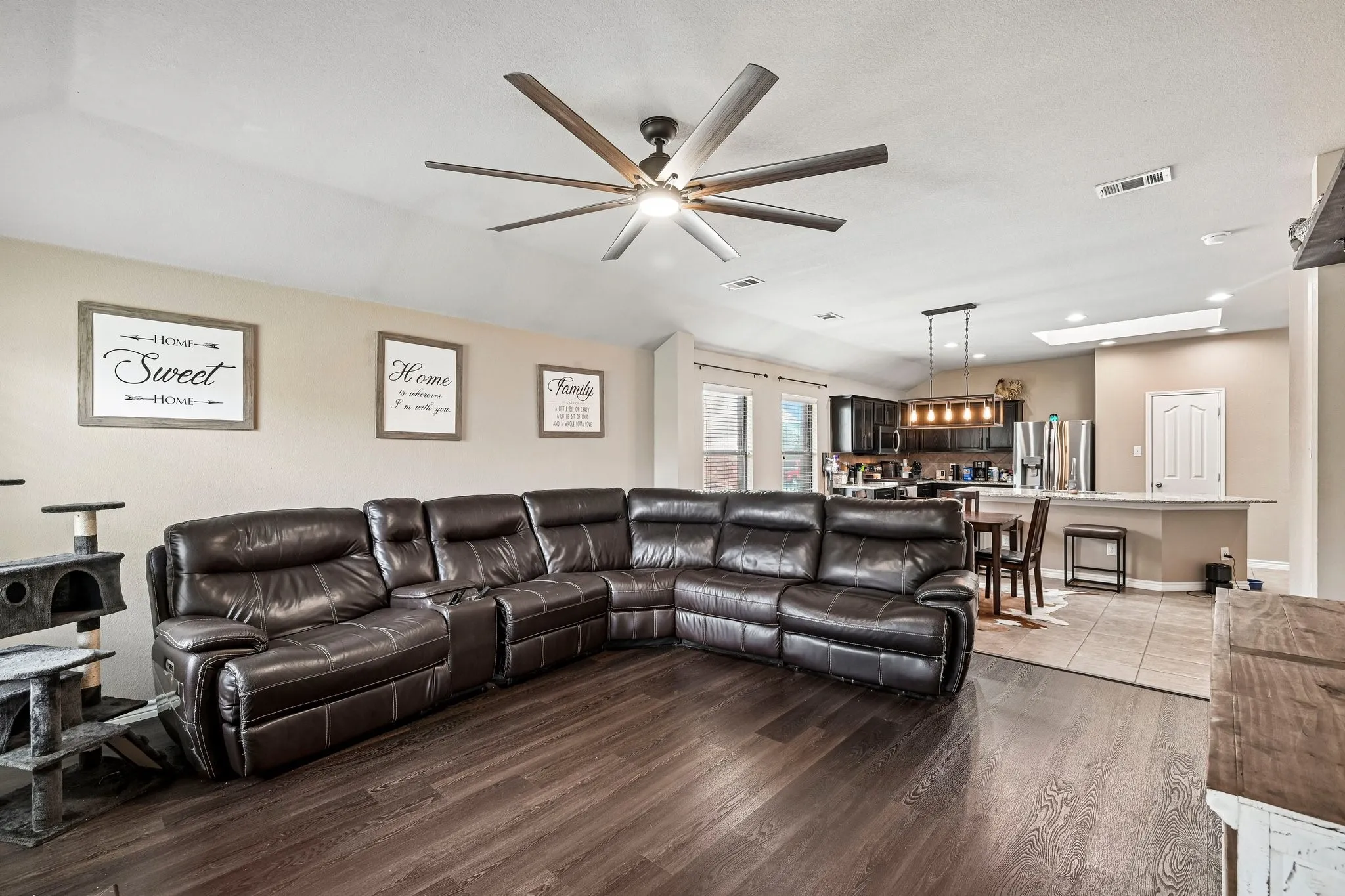 Single Family Residence For Sale in Collin County , 2032 Athabasca Falls Drive, Anna, Texas 75409, 3 Bedroom, 2 Bathroom, 2 Garage spaces, 1,850 Sqft, built in 2005, mls#21289795, Real Estate Agent in Anna, Homes For Sale in Collin county, Homes For Sale in Anna, Realtor in Anna Texas, Real Estate Brokerage Independent Realty Texas, Luminita Cordes Realtor