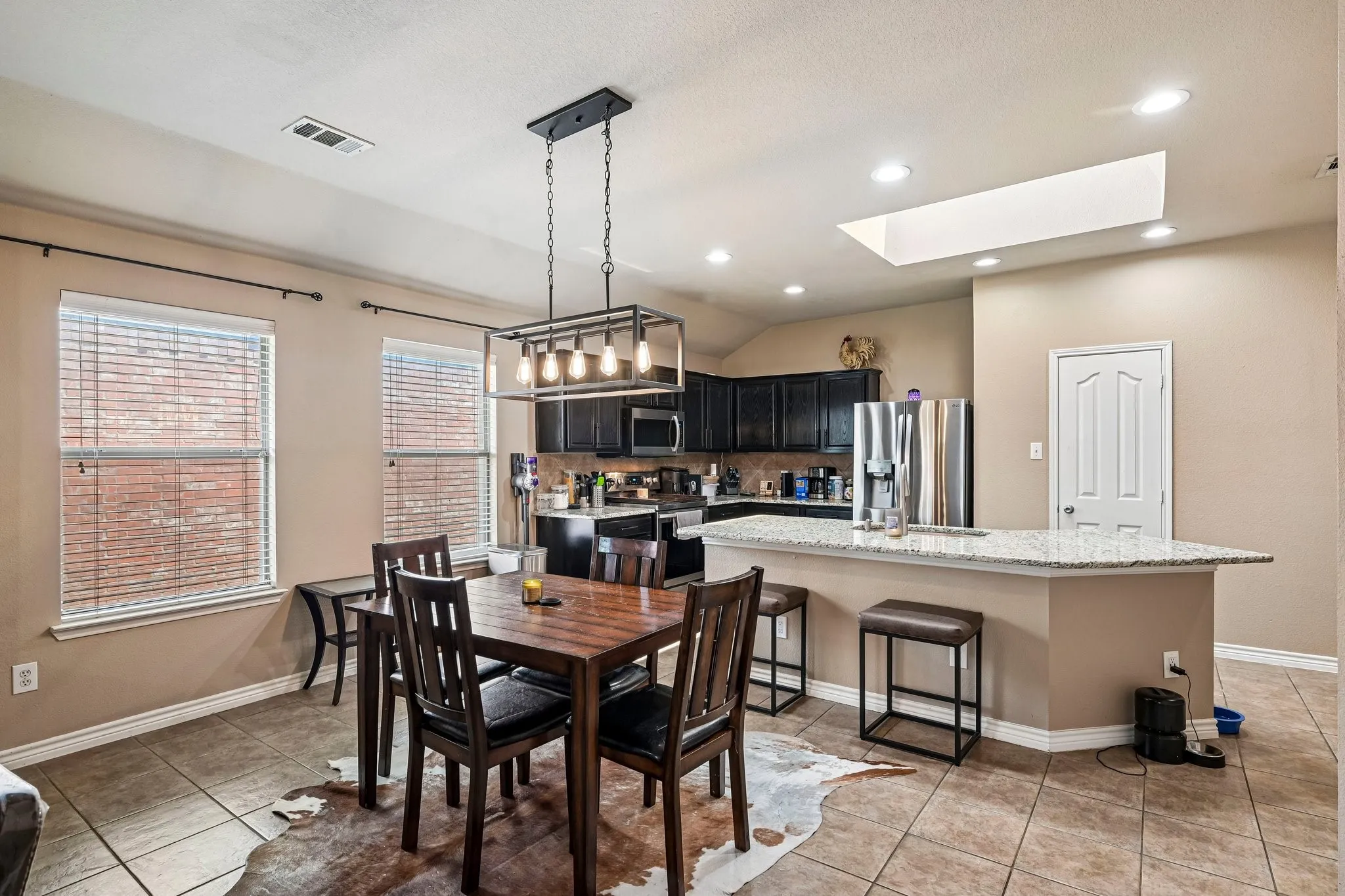 Single Family Residence For Sale in Collin County , 2032 Athabasca Falls Drive, Anna, Texas 75409, 3 Bedroom, 2 Bathroom, 2 Garage spaces, 1,850 Sqft, built in 2005, mls#21289795, Real Estate Agent in Anna, Homes For Sale in Collin county, Homes For Sale in Anna, Realtor in Anna Texas, Real Estate Brokerage Independent Realty Texas, Luminita Cordes Realtor