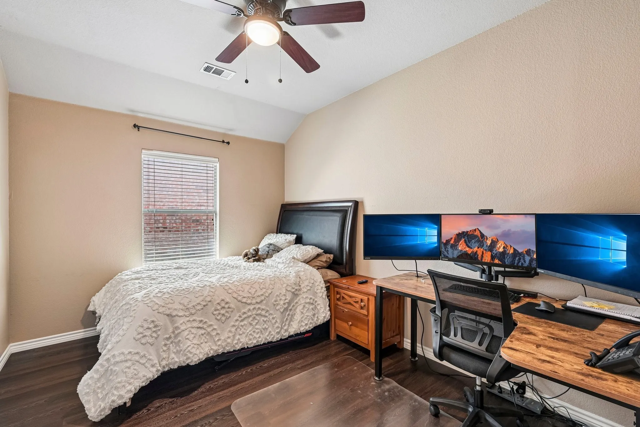 Single Family Residence For Sale in Collin County , 2032 Athabasca Falls Drive, Anna, Texas 75409, 3 Bedroom, 2 Bathroom, 2 Garage spaces, 1,850 Sqft, built in 2005, mls#21289795, Real Estate Agent in Anna, Homes For Sale in Collin county, Homes For Sale in Anna, Realtor in Anna Texas, Real Estate Brokerage Independent Realty Texas, Luminita Cordes Realtor