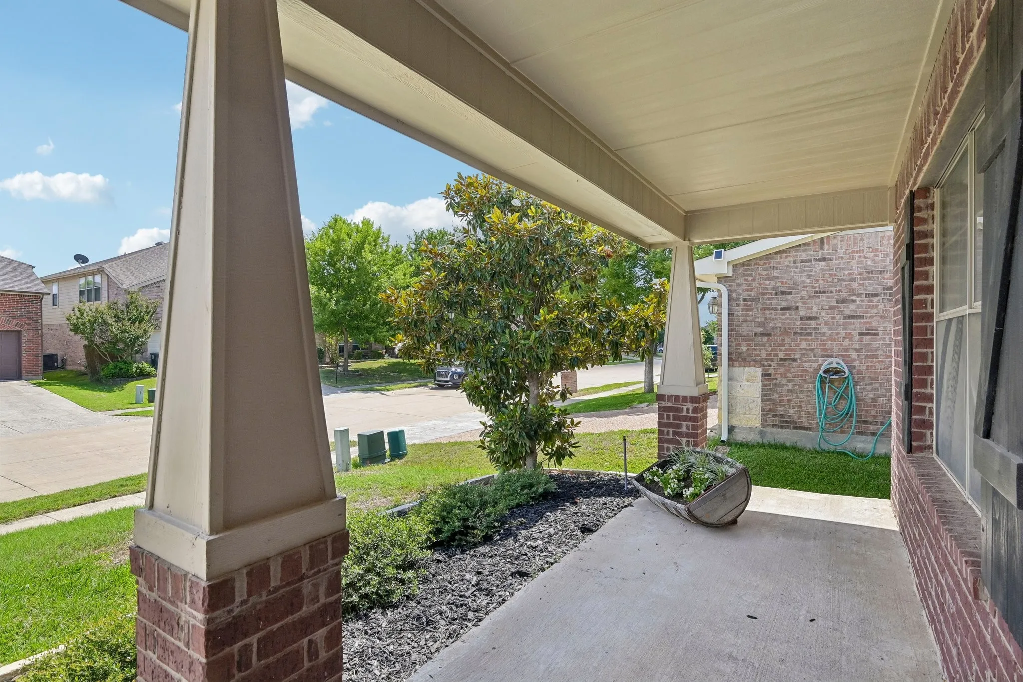 Single Family Residence For Sale in Collin County , 2032 Athabasca Falls Drive, Anna, Texas 75409, 3 Bedroom, 2 Bathroom, 2 Garage spaces, 1,850 Sqft, built in 2005, mls#21289795, Real Estate Agent in Anna, Homes For Sale in Collin county, Homes For Sale in Anna, Realtor in Anna Texas, Real Estate Brokerage Independent Realty Texas, Luminita Cordes Realtor