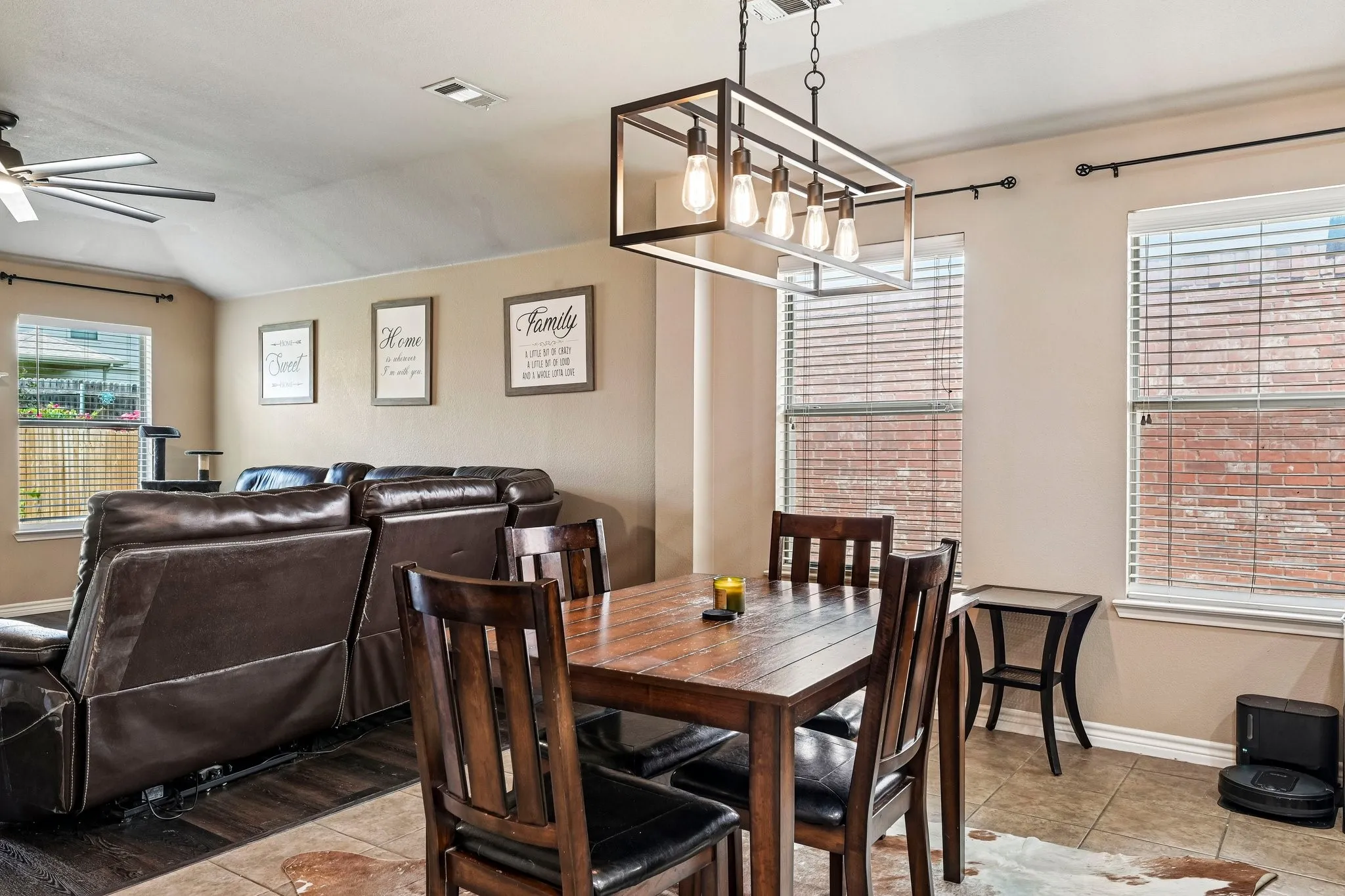 Single Family Residence For Sale in Collin County , 2032 Athabasca Falls Drive, Anna, Texas 75409, 3 Bedroom, 2 Bathroom, 2 Garage spaces, 1,850 Sqft, built in 2005, mls#21289795, Real Estate Agent in Anna, Homes For Sale in Collin county, Homes For Sale in Anna, Realtor in Anna Texas, Real Estate Brokerage Independent Realty Texas, Luminita Cordes Realtor
