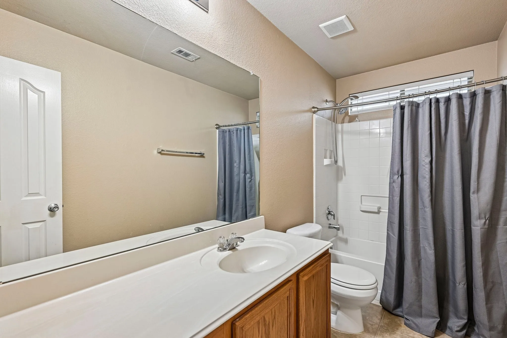 Single Family Residence For Sale in Collin County , 2032 Athabasca Falls Drive, Anna, Texas 75409, 3 Bedroom, 2 Bathroom, 2 Garage spaces, 1,850 Sqft, built in 2005, mls#21289795, Real Estate Agent in Anna, Homes For Sale in Collin county, Homes For Sale in Anna, Realtor in Anna Texas, Real Estate Brokerage Independent Realty Texas, Luminita Cordes Realtor