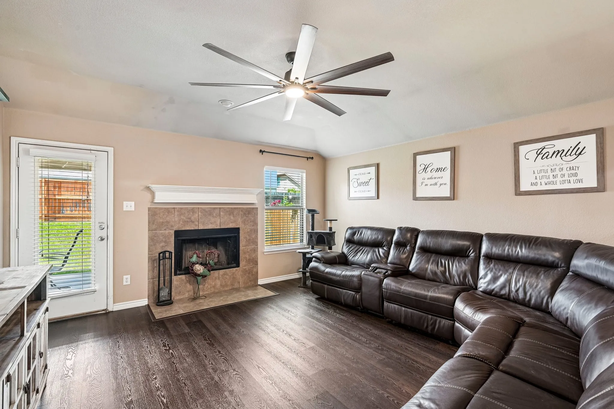Single Family Residence For Sale in Collin County , 2032 Athabasca Falls Drive, Anna, Texas 75409, 3 Bedroom, 2 Bathroom, 2 Garage spaces, 1,850 Sqft, built in 2005, mls#21289795, Real Estate Agent in Anna, Homes For Sale in Collin county, Homes For Sale in Anna, Realtor in Anna Texas, Real Estate Brokerage Independent Realty Texas, Luminita Cordes Realtor