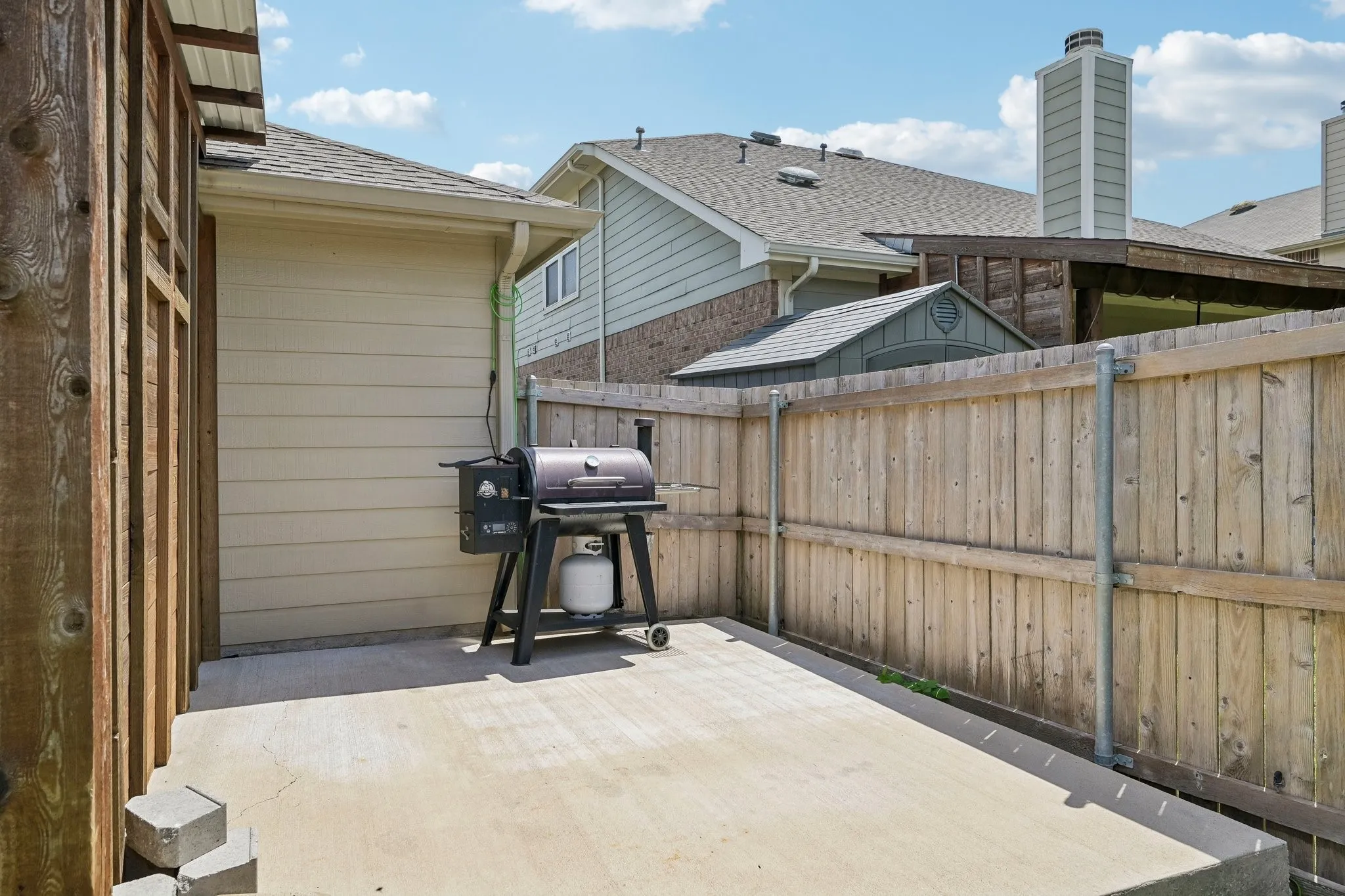 Single Family Residence For Sale in Collin County , 2032 Athabasca Falls Drive, Anna, Texas 75409, 3 Bedroom, 2 Bathroom, 2 Garage spaces, 1,850 Sqft, built in 2005, mls#21289795, Real Estate Agent in Anna, Homes For Sale in Collin county, Homes For Sale in Anna, Realtor in Anna Texas, Real Estate Brokerage Independent Realty Texas, Luminita Cordes Realtor