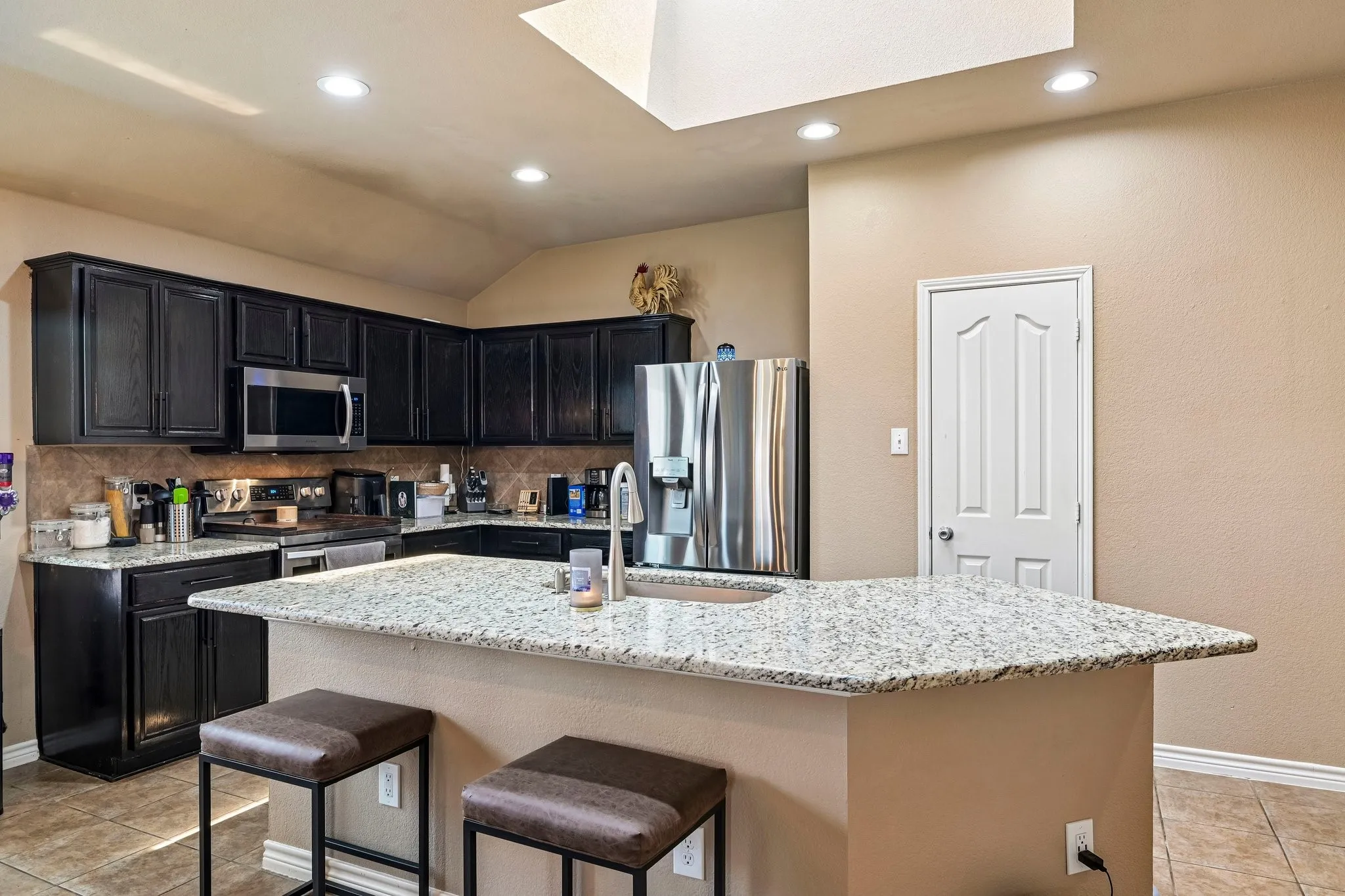 Single Family Residence For Sale in Collin County , 2032 Athabasca Falls Drive, Anna, Texas 75409, 3 Bedroom, 2 Bathroom, 2 Garage spaces, 1,850 Sqft, built in 2005, mls#21289795, Real Estate Agent in Anna, Homes For Sale in Collin county, Homes For Sale in Anna, Realtor in Anna Texas, Real Estate Brokerage Independent Realty Texas, Luminita Cordes Realtor
