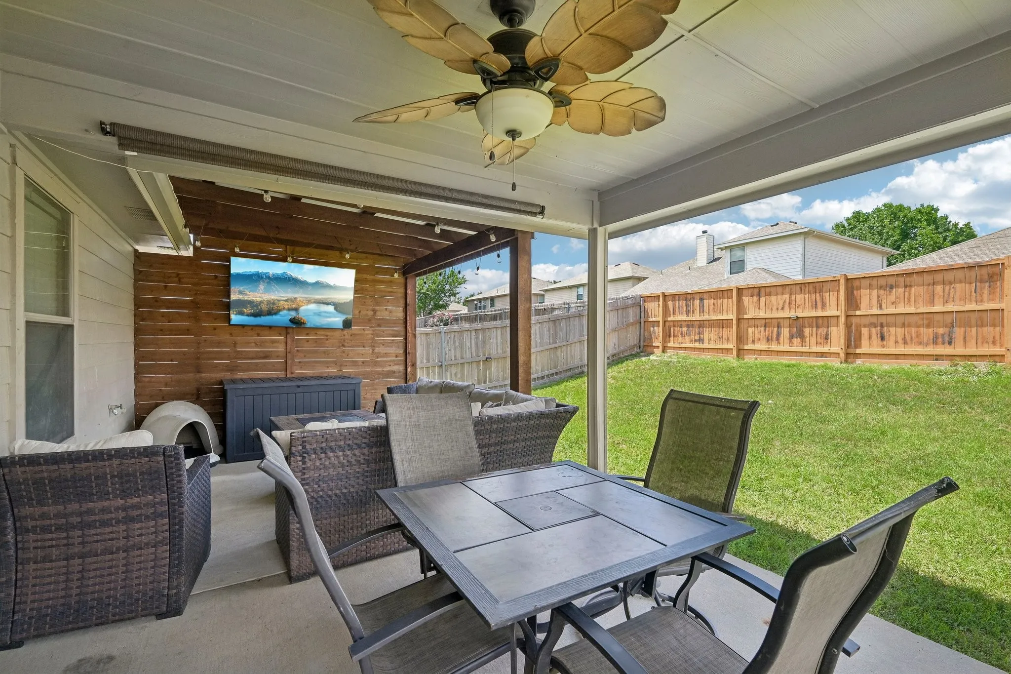 Single Family Residence For Sale in Collin County , 2032 Athabasca Falls Drive, Anna, Texas 75409, 3 Bedroom, 2 Bathroom, 2 Garage spaces, 1,850 Sqft, built in 2005, mls#21289795, Real Estate Agent in Anna, Homes For Sale in Collin county, Homes For Sale in Anna, Realtor in Anna Texas, Real Estate Brokerage Independent Realty Texas, Luminita Cordes Realtor