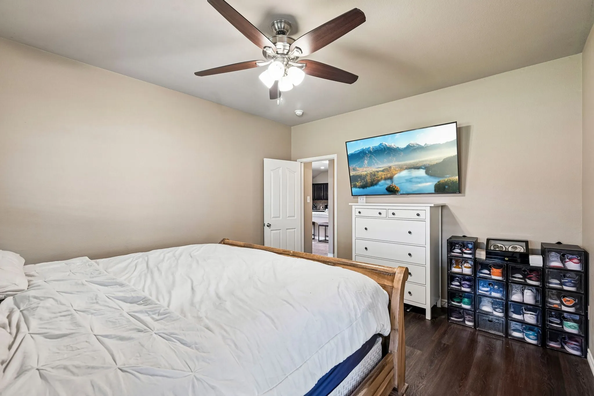 Single Family Residence For Sale in Collin County , 2032 Athabasca Falls Drive, Anna, Texas 75409, 3 Bedroom, 2 Bathroom, 2 Garage spaces, 1,850 Sqft, built in 2005, mls#21289795, Real Estate Agent in Anna, Homes For Sale in Collin county, Homes For Sale in Anna, Realtor in Anna Texas, Real Estate Brokerage Independent Realty Texas, Luminita Cordes Realtor