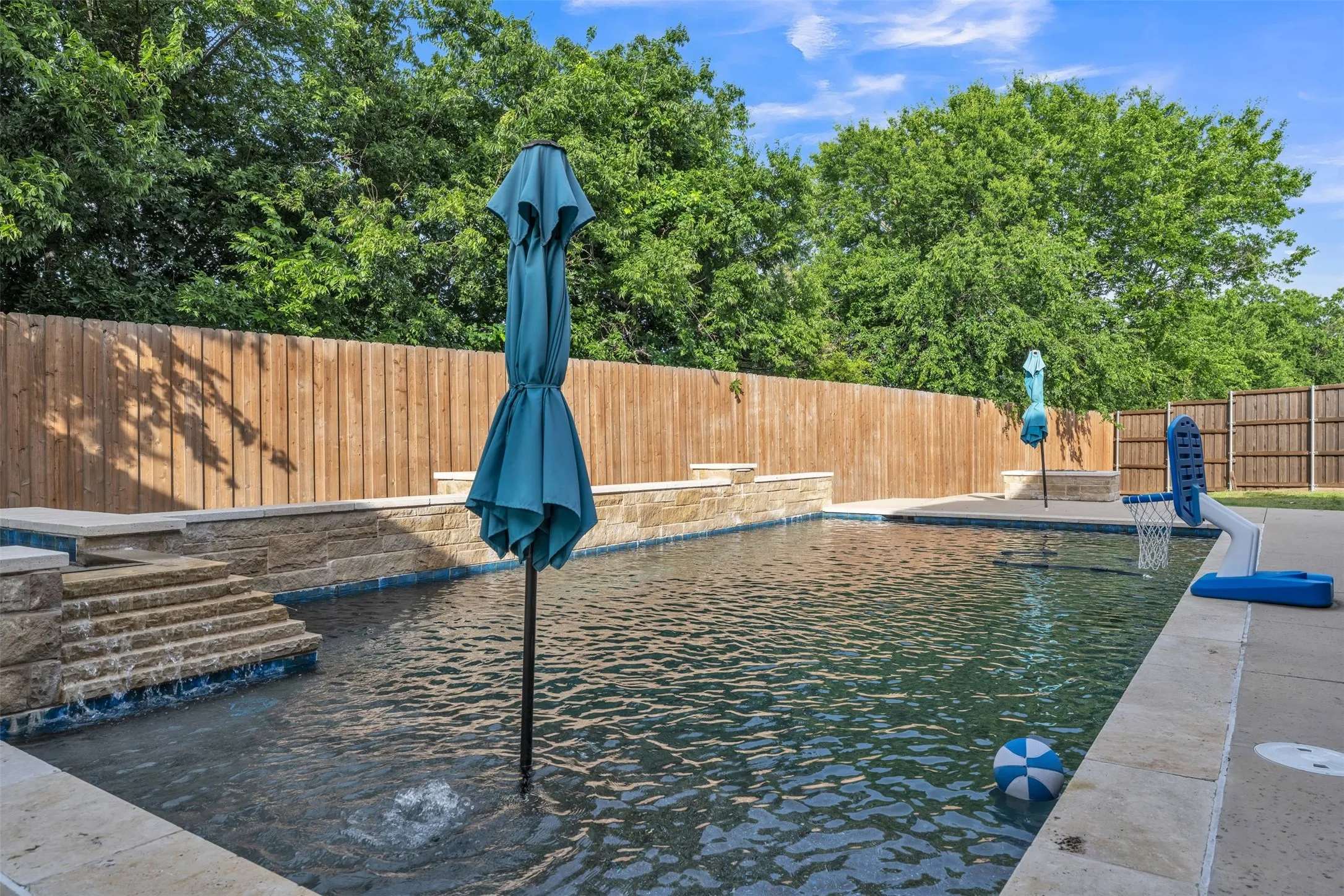Single Family Residence For Sale in Kaufman County , 800 Goose Court, Forney, Texas 75126, 4 Bedroom, 4 Bathroom, 2 Garage spaces, 3,252 Sqft, built in 2014, mls#21288070, Real Estate Agent in Forney, Homes For Sale in Kaufman county, Homes For Sale in Forney, Realtor in Forney Texas, Real Estate Brokerage Independent Realty Texas, Luminita Cordes Realtor
