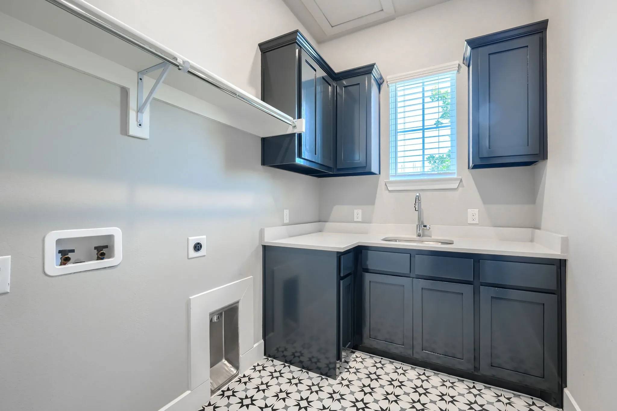 Single Family Residence For Sale in Rockwall County , 536 Melody Meadow Drive, Rockwall, Texas 75087, 5 Bedroom, 7 Bathroom, 3 Garage spaces, 3,989 Sqft, built in 2021, mls#21282797, Real Estate Agent in Rockwall, Homes For Sale in Rockwall county, Homes For Sale in Rockwall, Realtor in Rockwall Texas, Real Estate Brokerage Independent Realty Texas, Luminita Cordes Realtor