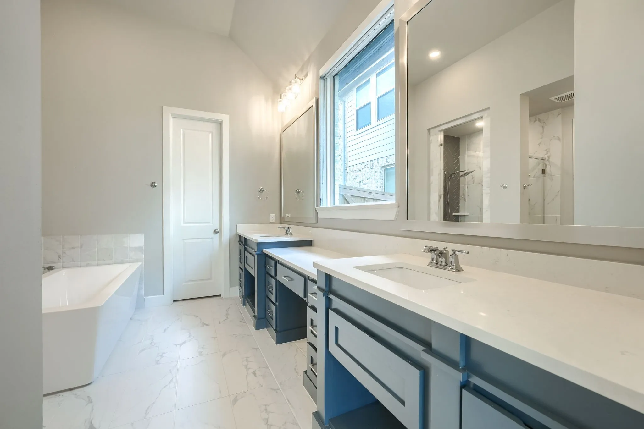 Single Family Residence For Sale in Rockwall County , 536 Melody Meadow Drive, Rockwall, Texas 75087, 5 Bedroom, 7 Bathroom, 3 Garage spaces, 3,989 Sqft, built in 2021, mls#21282797, Real Estate Agent in Rockwall, Homes For Sale in Rockwall county, Homes For Sale in Rockwall, Realtor in Rockwall Texas, Real Estate Brokerage Independent Realty Texas, Luminita Cordes Realtor