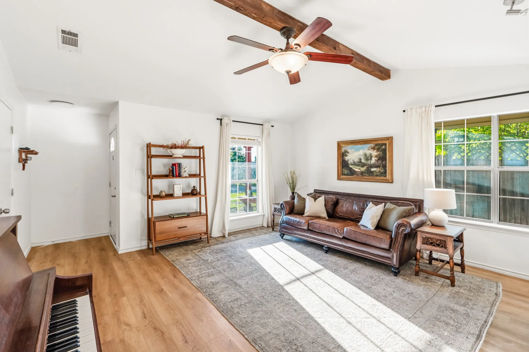 Single Family Residence For Sale in Denton County , 1905 Wisteria Street, Denton, Texas 76205, 3 Bedroom, 2 Bathroom, Garage spaces, 1,850 Sqft, built in 1981, mls#21291319, Real Estate Agent in Denton, Homes For Sale in Denton county, Homes For Sale in Denton, Realtor in Denton Texas, Real Estate Brokerage Independent Realty Texas, Luminita Cordes Realtor