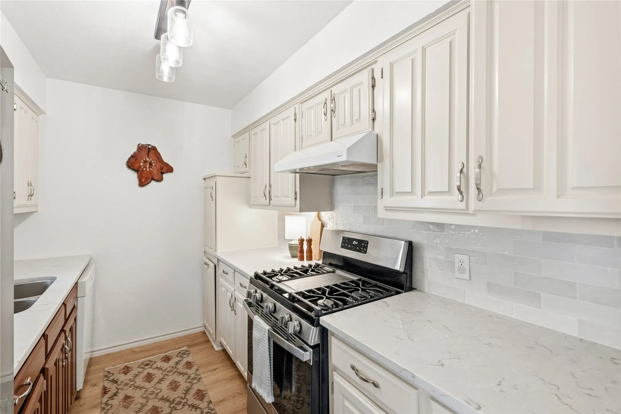 Single Family Residence For Sale in Denton County , 1905 Wisteria Street, Denton, Texas 76205, 3 Bedroom, 2 Bathroom, Garage spaces, 1,850 Sqft, built in 1981, mls#21291319, Real Estate Agent in Denton, Homes For Sale in Denton county, Homes For Sale in Denton, Realtor in Denton Texas, Real Estate Brokerage Independent Realty Texas, Luminita Cordes Realtor
