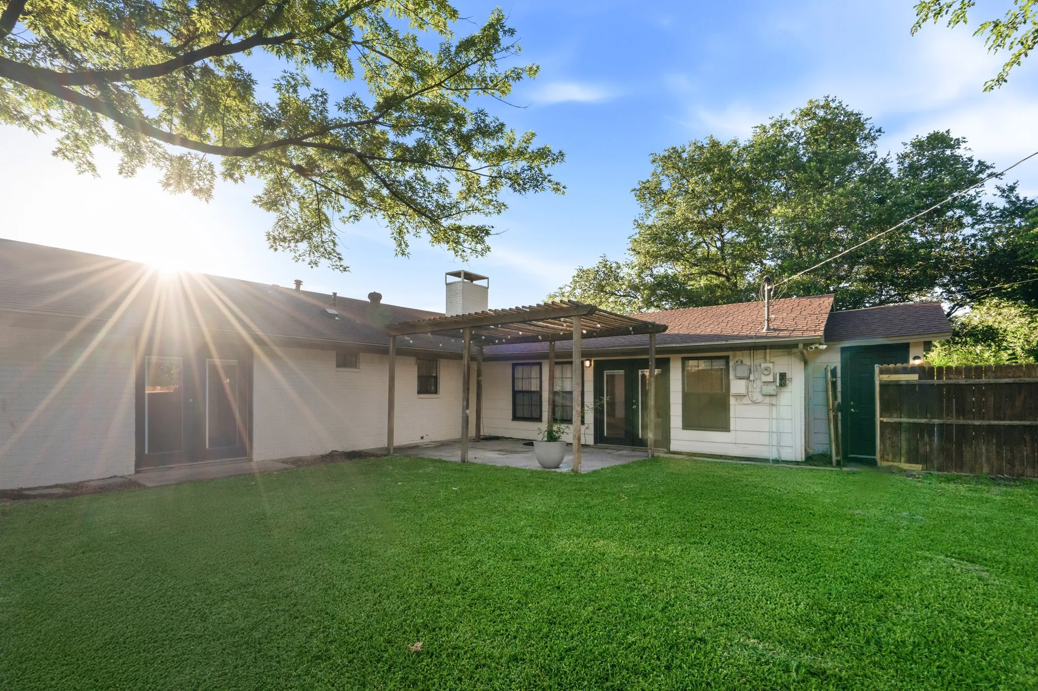 Single Family Residence For Sale in Denton County , 1905 Wisteria Street, Denton, Texas 76205, 3 Bedroom, 2 Bathroom, Garage spaces, 1,850 Sqft, built in 1981, mls#21291319, Real Estate Agent in Denton, Homes For Sale in Denton county, Homes For Sale in Denton, Realtor in Denton Texas, Real Estate Brokerage Independent Realty Texas, Luminita Cordes Realtor
