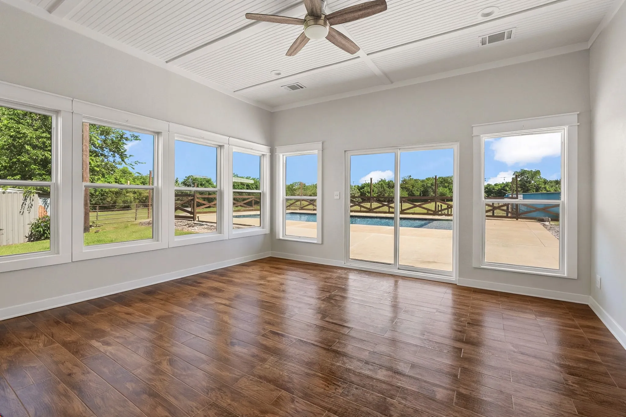 Single Family Residence For Sale in Grayson County , 518 E College Street, Gunter, Texas 75058, 4 Bedroom, 3 Bathroom, Garage spaces, 3,894 Sqft, built in 1930, mls#21288384, Real Estate Agent in Gunter, Homes For Sale in Grayson county, Homes For Sale in Gunter, Realtor in Gunter Texas, Real Estate Brokerage Independent Realty Texas, Luminita Cordes Realtor