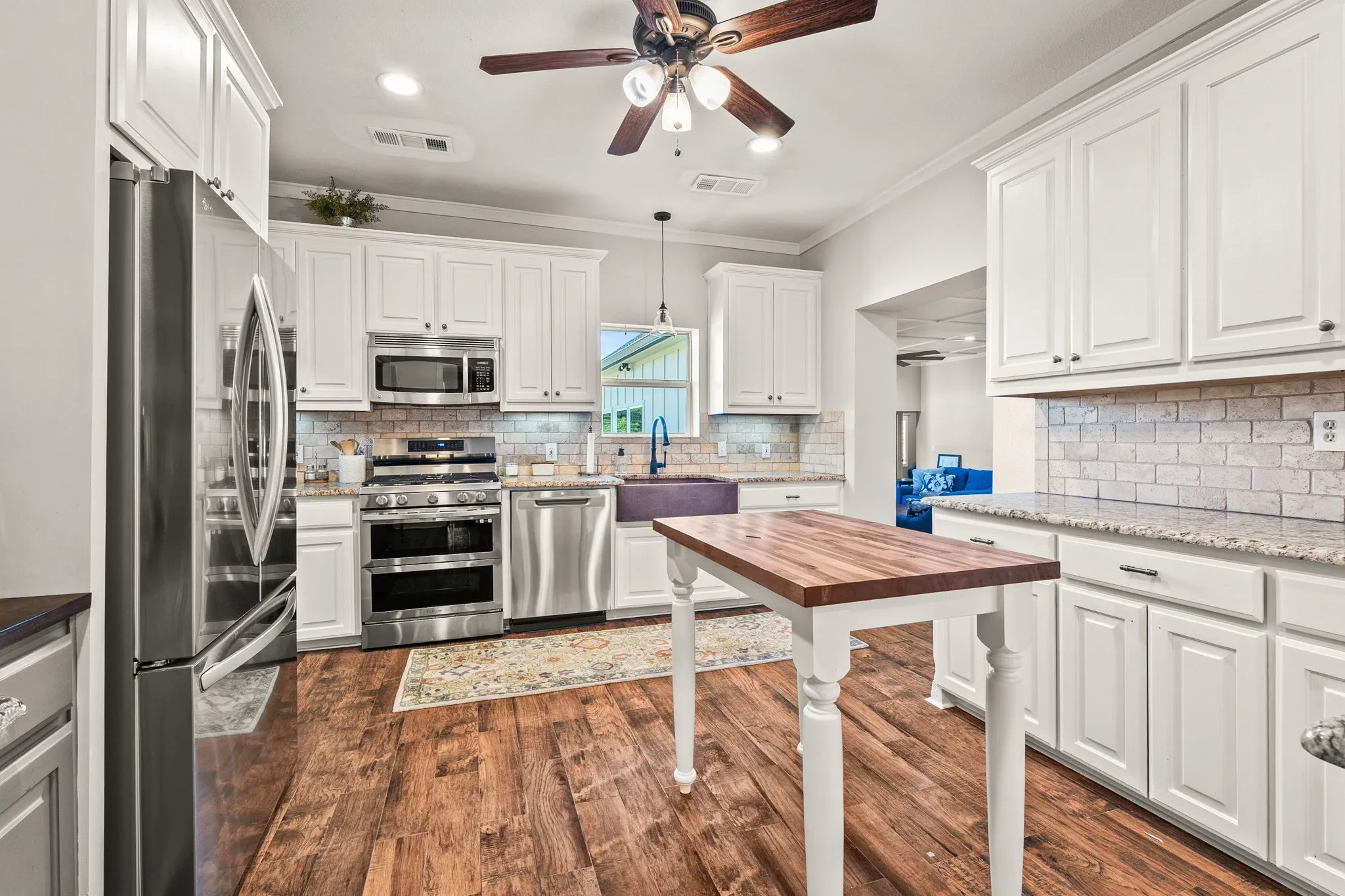 Single Family Residence For Sale in Grayson County , 518 E College Street, Gunter, Texas 75058, 4 Bedroom, 3 Bathroom, Garage spaces, 3,894 Sqft, built in 1930, mls#21288384, Real Estate Agent in Gunter, Homes For Sale in Grayson county, Homes For Sale in Gunter, Realtor in Gunter Texas, Real Estate Brokerage Independent Realty Texas, Luminita Cordes Realtor