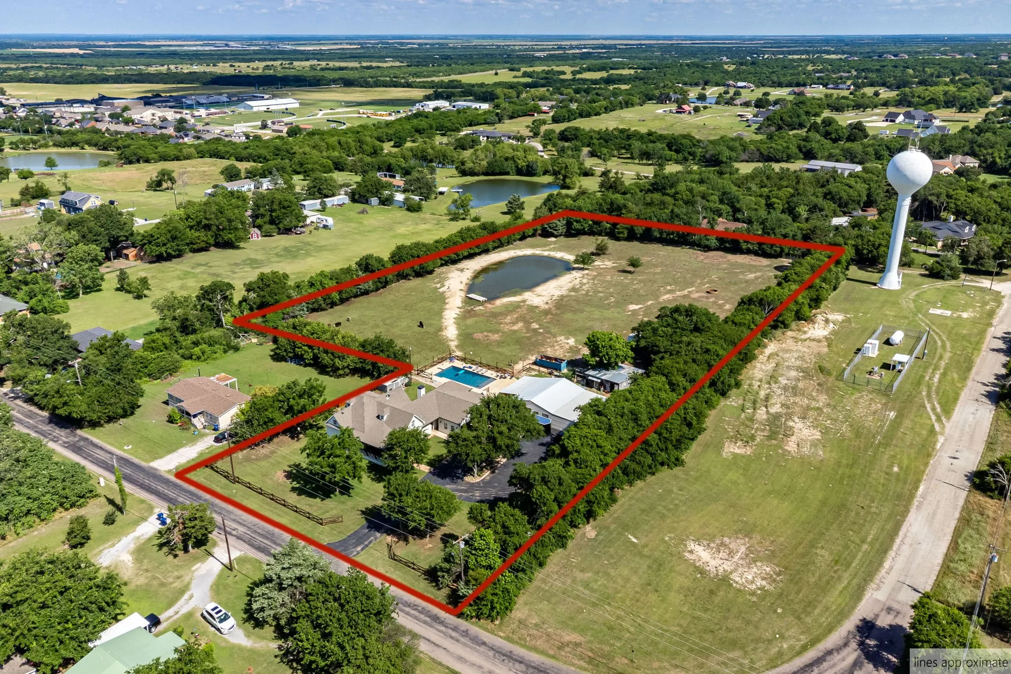Single Family Residence For Sale in Grayson County , 518 E College Street, Gunter, Texas 75058, 4 Bedroom, 3 Bathroom, Garage spaces, 3,894 Sqft, built in 1930, mls#21288384, Real Estate Agent in Gunter, Homes For Sale in Grayson county, Homes For Sale in Gunter, Realtor in Gunter Texas, Real Estate Brokerage Independent Realty Texas, Luminita Cordes Realtor