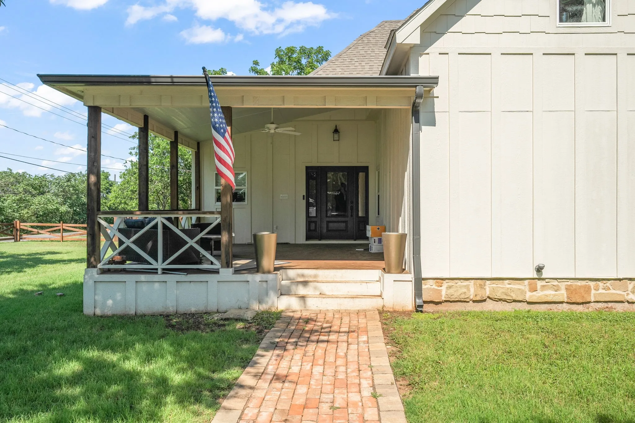 Single Family Residence For Sale in Grayson County , 518 E College Street, Gunter, Texas 75058, 4 Bedroom, 3 Bathroom, Garage spaces, 3,894 Sqft, built in 1930, mls#21288384, Real Estate Agent in Gunter, Homes For Sale in Grayson county, Homes For Sale in Gunter, Realtor in Gunter Texas, Real Estate Brokerage Independent Realty Texas, Luminita Cordes Realtor
