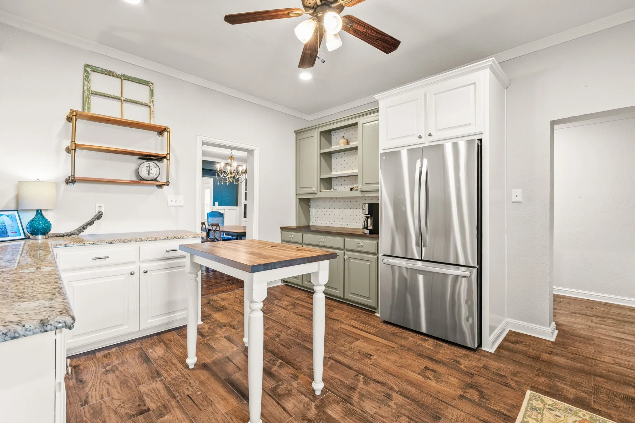 Single Family Residence For Sale in Grayson County , 518 E College Street, Gunter, Texas 75058, 4 Bedroom, 3 Bathroom, Garage spaces, 3,894 Sqft, built in 1930, mls#21288384, Real Estate Agent in Gunter, Homes For Sale in Grayson county, Homes For Sale in Gunter, Realtor in Gunter Texas, Real Estate Brokerage Independent Realty Texas, Luminita Cordes Realtor