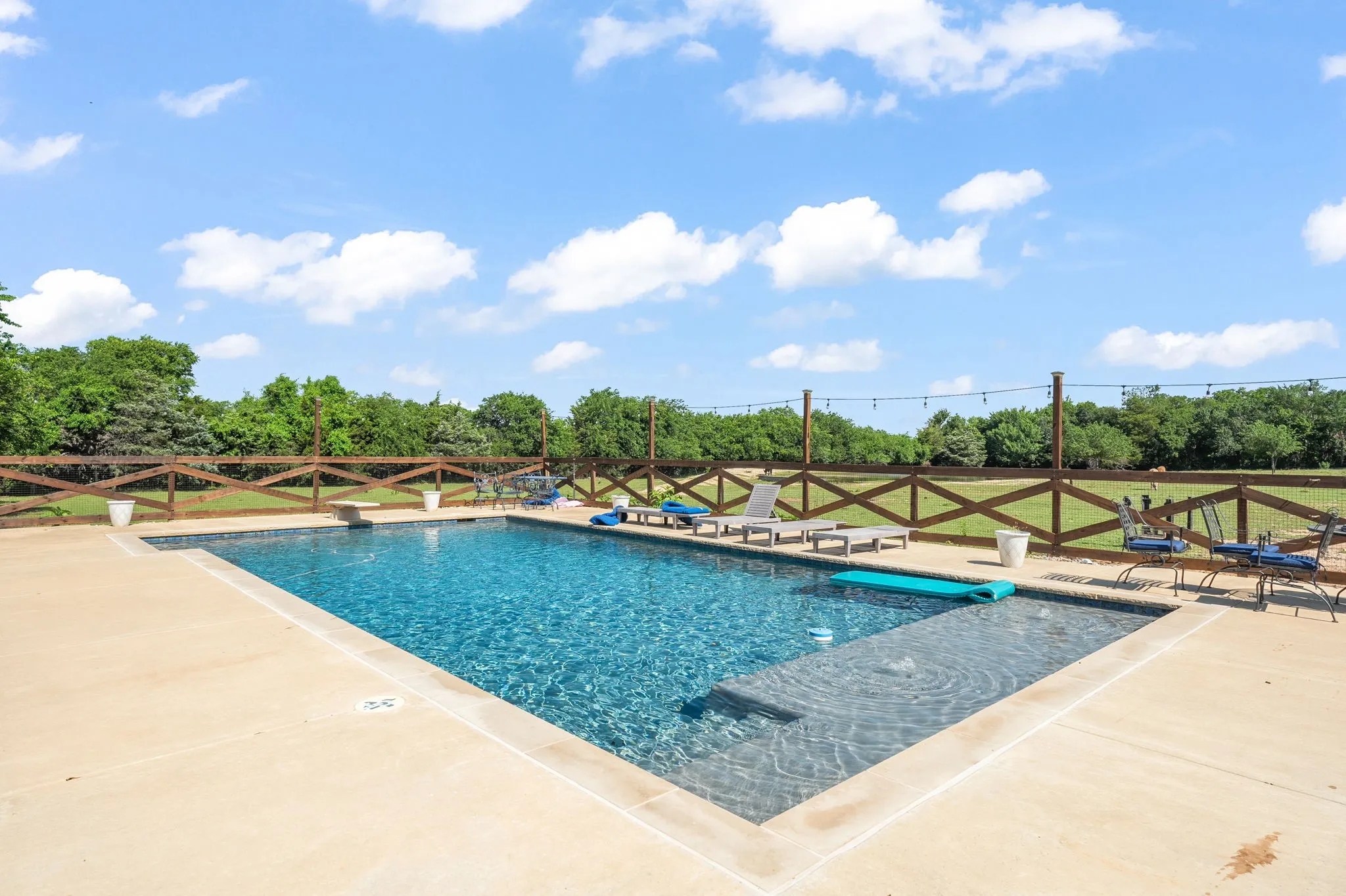 Single Family Residence For Sale in Grayson County , 518 E College Street, Gunter, Texas 75058, 4 Bedroom, 3 Bathroom, Garage spaces, 3,894 Sqft, built in 1930, mls#21288384, Real Estate Agent in Gunter, Homes For Sale in Grayson county, Homes For Sale in Gunter, Realtor in Gunter Texas, Real Estate Brokerage Independent Realty Texas, Luminita Cordes Realtor