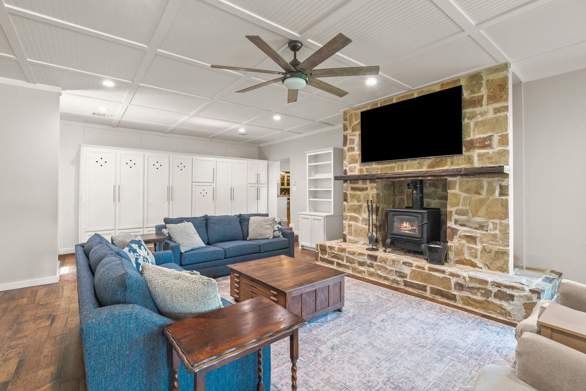 Single Family Residence For Sale in Grayson County , 518 E College Street, Gunter, Texas 75058, 4 Bedroom, 3 Bathroom, Garage spaces, 3,894 Sqft, built in 1930, mls#21288384, Real Estate Agent in Gunter, Homes For Sale in Grayson county, Homes For Sale in Gunter, Realtor in Gunter Texas, Real Estate Brokerage Independent Realty Texas, Luminita Cordes Realtor