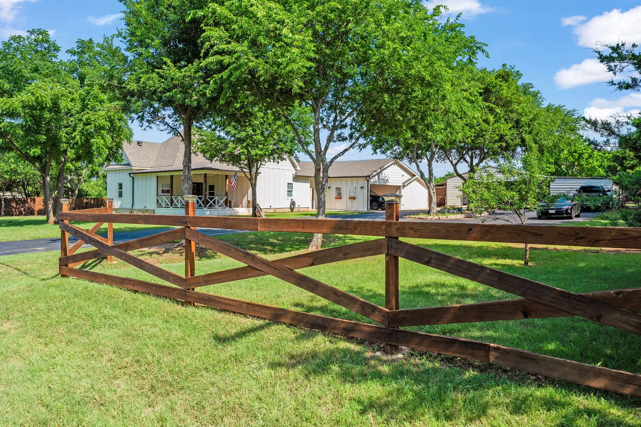 Single Family Residence For Sale in Grayson County , 518 E College Street, Gunter, Texas 75058, 4 Bedroom, 3 Bathroom, Garage spaces, 3,894 Sqft, built in 1930, mls#21288384, Real Estate Agent in Gunter, Homes For Sale in Grayson county, Homes For Sale in Gunter, Realtor in Gunter Texas, Real Estate Brokerage Independent Realty Texas, Luminita Cordes Realtor