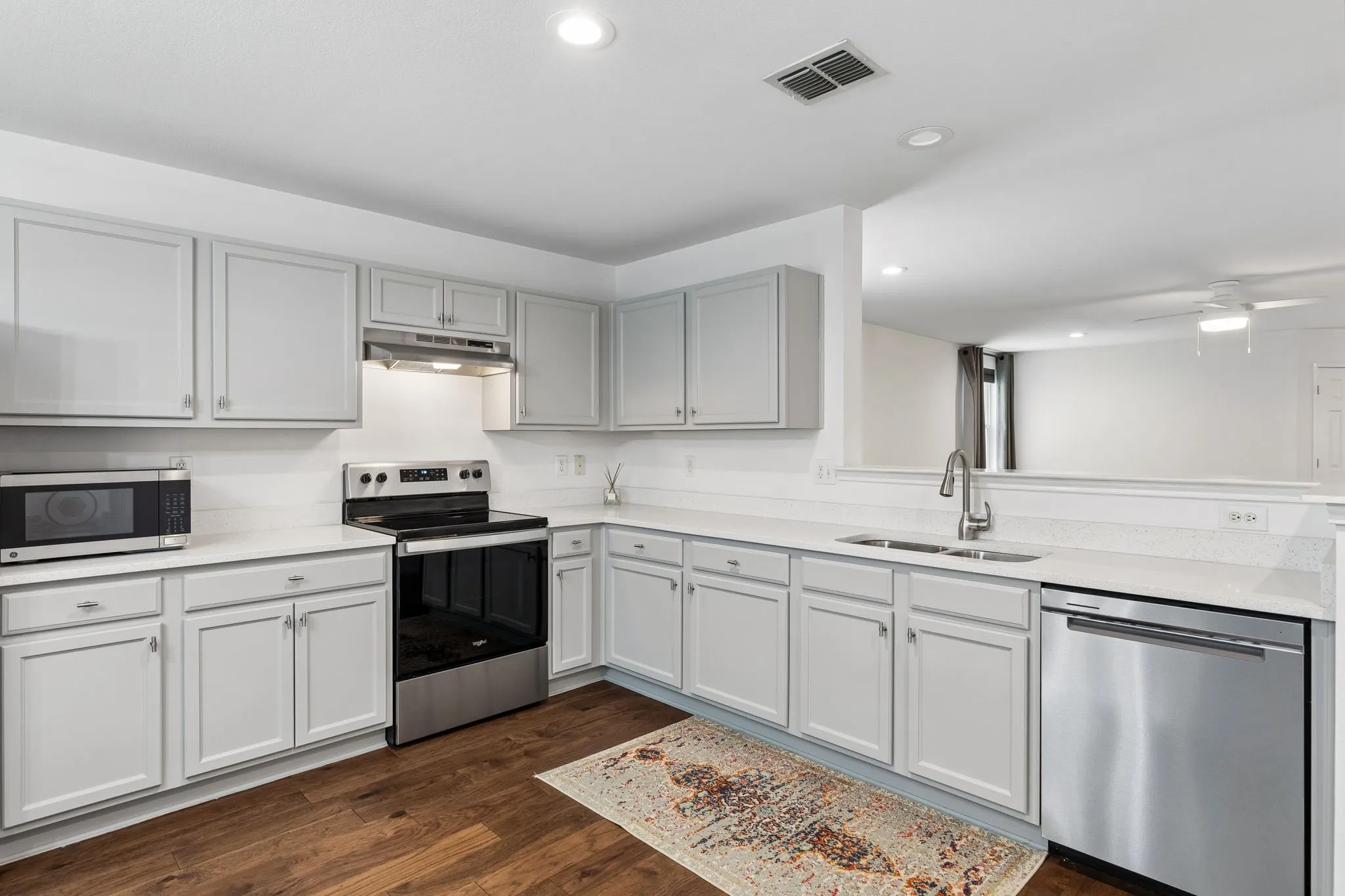 Single Family Residence For Sale in Collin County , 13166 Michelle Drive, Frisco, Texas 75035, 3 Bedroom, 2 Bathroom, 2 Garage spaces, 1,640 Sqft, built in 2006, mls#21291330, Real Estate Agent in Frisco, Homes For Sale in Collin county, Homes For Sale in Frisco, Realtor in Frisco Texas, Real Estate Brokerage Independent Realty Texas, Luminita Cordes Realtor