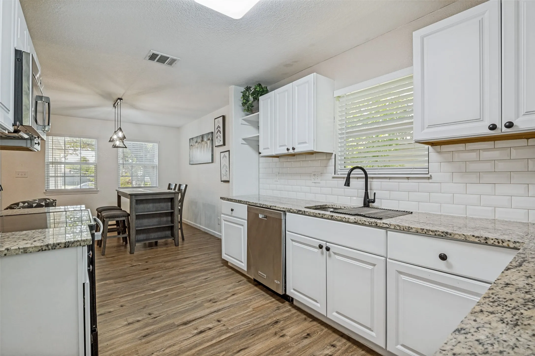 Duplex For Rent in Dallas County , 2214 Pine Street, Grand Prairie, Texas 75050, 3 Bedroom, 2 Bathroom, 2 Garage spaces, 1,034 Sqft, built in 1952, mls#21286816, Real Estate Agent in Grand Prairie, Homes For Rent in Dallas county, Homes For Rent in Grand Prairie, Realtor in Grand Prairie Texas, Real Estate Brokerage Independent Realty Texas, Luminita Cordes Realtor