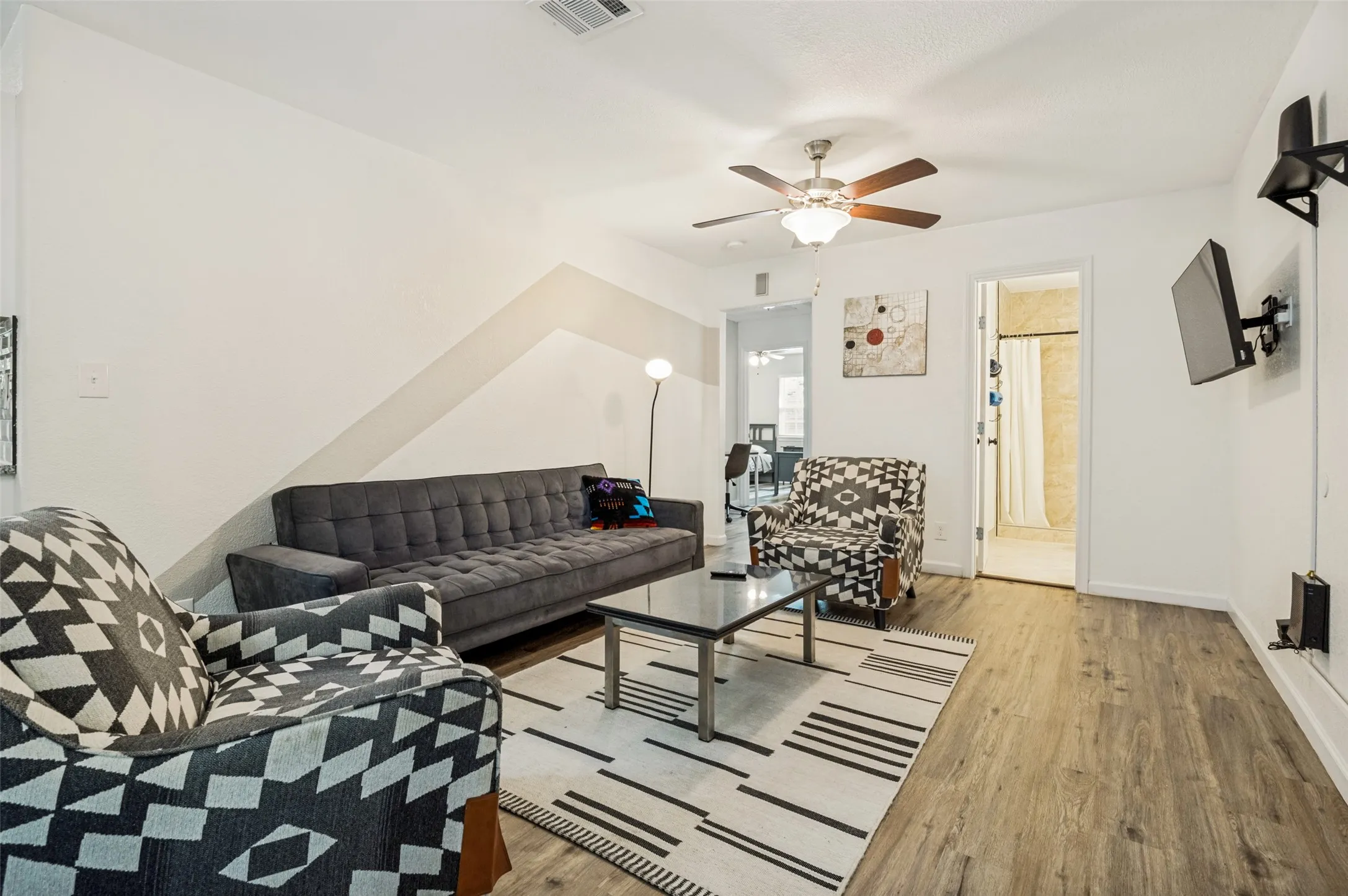 Duplex For Rent in Dallas County , 2214 Pine Street, Grand Prairie, Texas 75050, 3 Bedroom, 2 Bathroom, 2 Garage spaces, 1,034 Sqft, built in 1952, mls#21286816, Real Estate Agent in Grand Prairie, Homes For Rent in Dallas county, Homes For Rent in Grand Prairie, Realtor in Grand Prairie Texas, Real Estate Brokerage Independent Realty Texas, Luminita Cordes Realtor