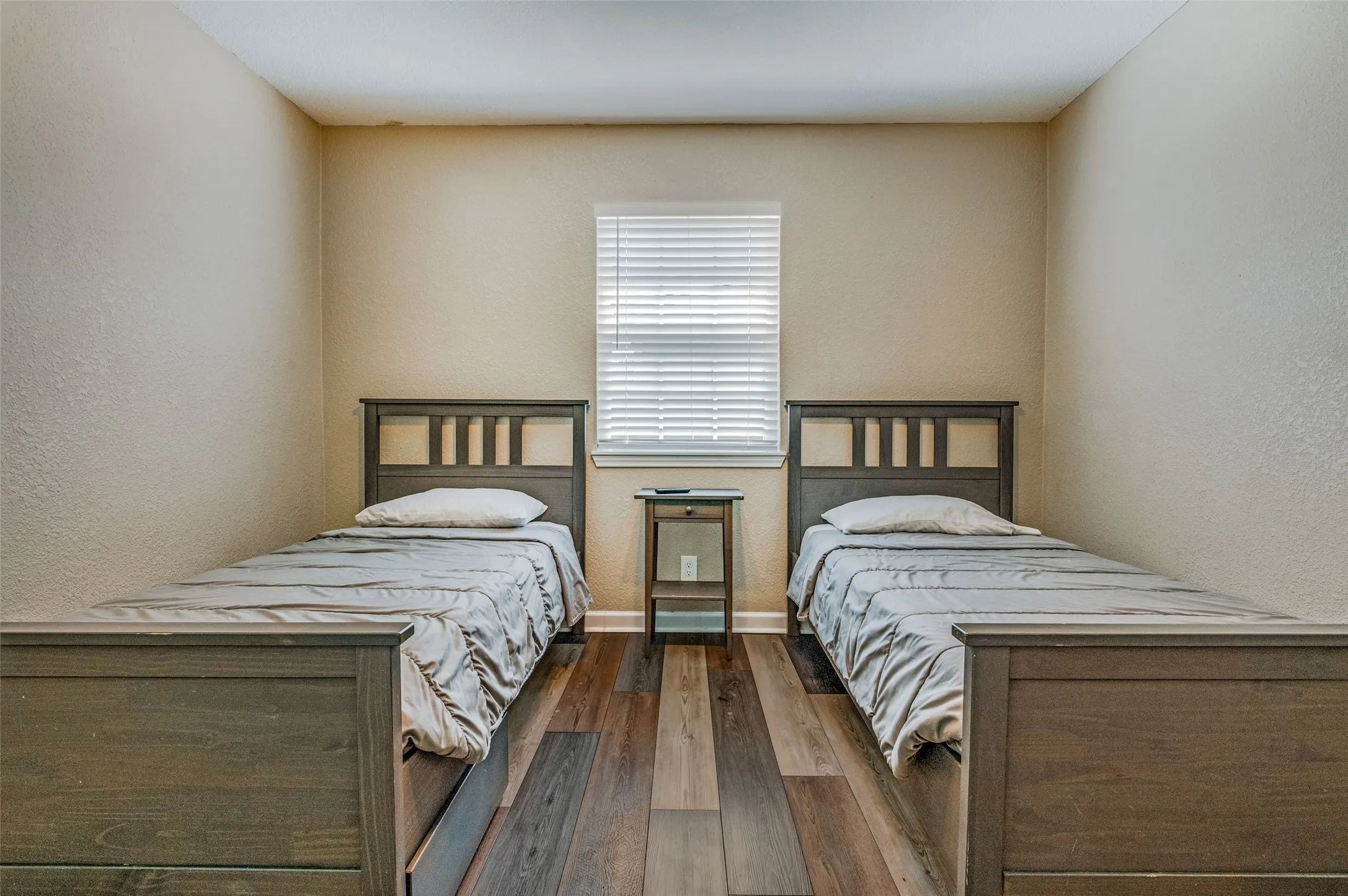 Duplex For Rent in Dallas County , 2214 Pine Street, Grand Prairie, Texas 75050, 3 Bedroom, 2 Bathroom, 2 Garage spaces, 1,034 Sqft, built in 1952, mls#21286816, Real Estate Agent in Grand Prairie, Homes For Rent in Dallas county, Homes For Rent in Grand Prairie, Realtor in Grand Prairie Texas, Real Estate Brokerage Independent Realty Texas, Luminita Cordes Realtor