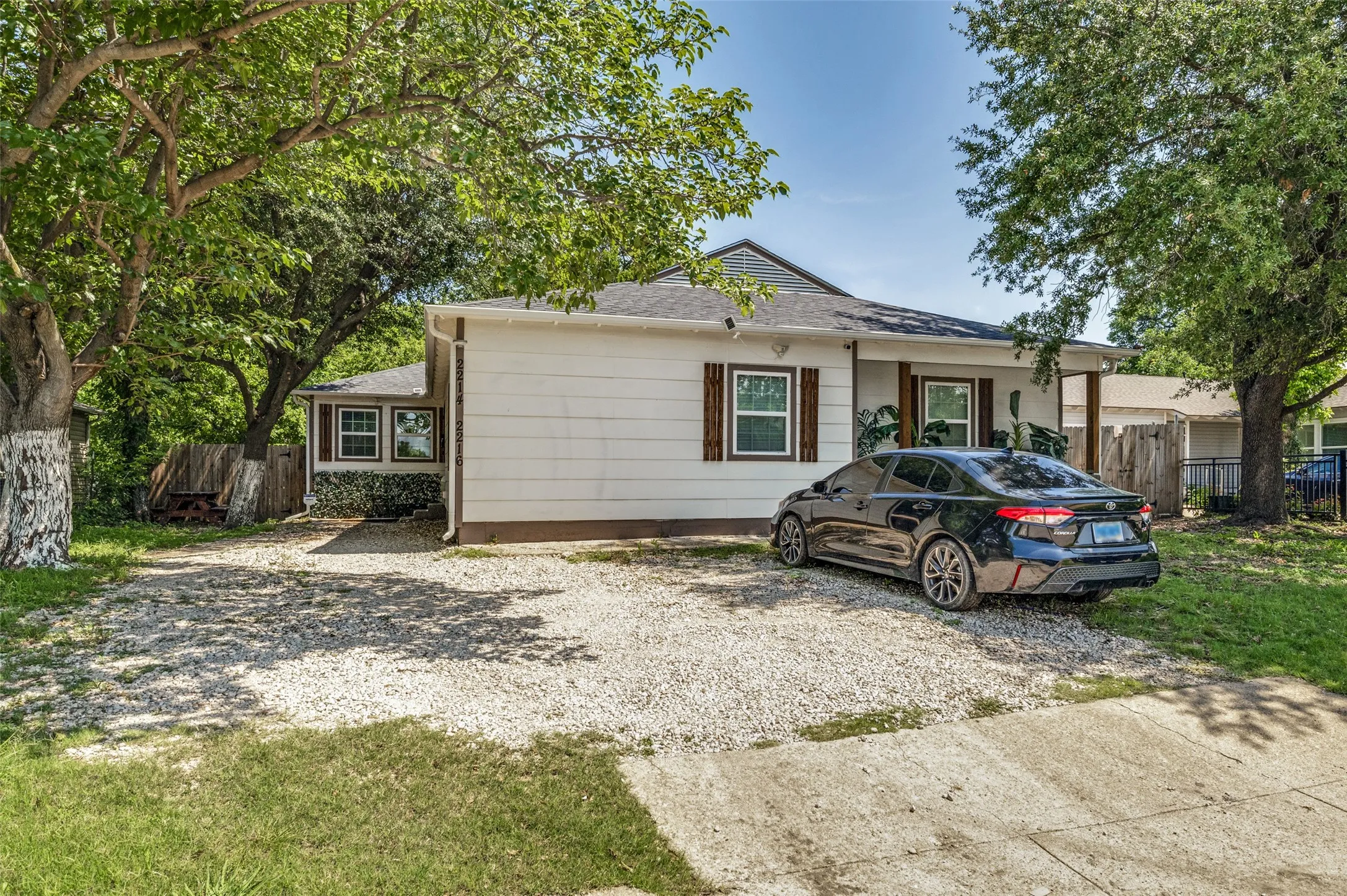 Duplex For Rent in Dallas County , 2214 Pine Street, Grand Prairie, Texas 75050, 3 Bedroom, 2 Bathroom, 2 Garage spaces, 1,034 Sqft, built in 1952, mls#21286816, Real Estate Agent in Grand Prairie, Homes For Rent in Dallas county, Homes For Rent in Grand Prairie, Realtor in Grand Prairie Texas, Real Estate Brokerage Independent Realty Texas, Luminita Cordes Realtor