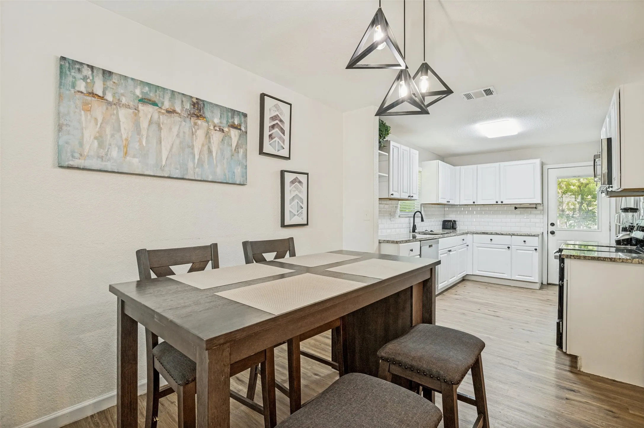 Duplex For Rent in Dallas County , 2214 Pine Street, Grand Prairie, Texas 75050, 3 Bedroom, 2 Bathroom, 2 Garage spaces, 1,034 Sqft, built in 1952, mls#21286816, Real Estate Agent in Grand Prairie, Homes For Rent in Dallas county, Homes For Rent in Grand Prairie, Realtor in Grand Prairie Texas, Real Estate Brokerage Independent Realty Texas, Luminita Cordes Realtor