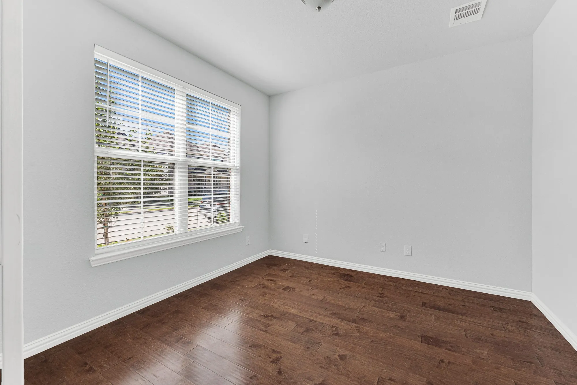 Single Family Residence For Sale in Denton County , 2068 Barx Drive, Little Elm, Texas 75068, 3 Bedroom, 2 Bathroom, 2 Garage spaces, 1,800 Sqft, built in 2021, mls#21289516, Real Estate Agent in Little Elm, Homes For Sale in Denton county, Homes For Sale in Little Elm, Realtor in Little Elm Texas, Real Estate Brokerage Independent Realty Texas, Luminita Cordes Realtor