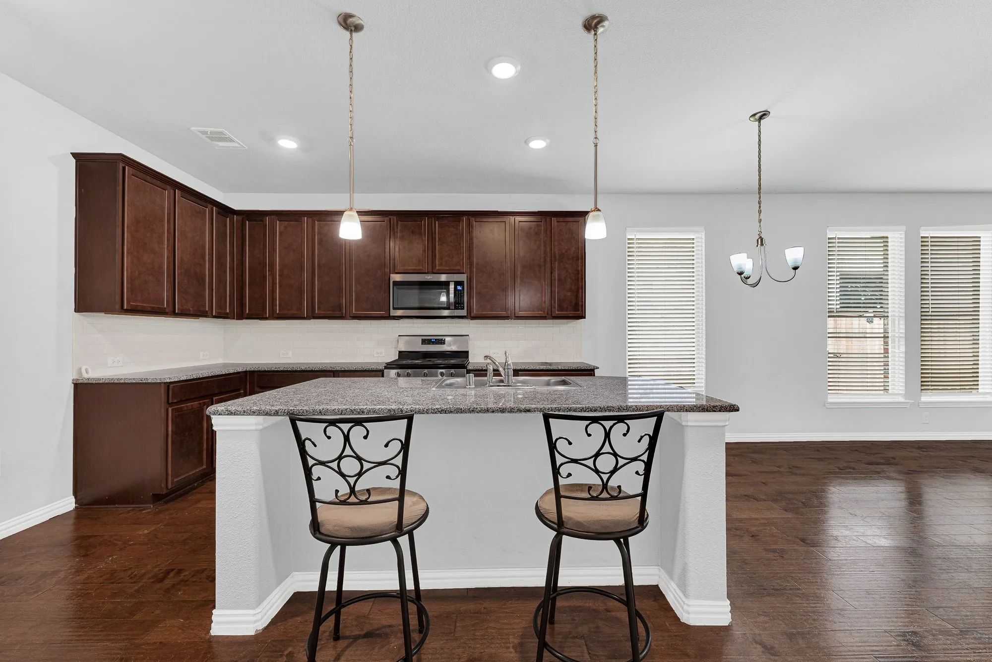 Single Family Residence For Sale in Denton County , 2068 Barx Drive, Little Elm, Texas 75068, 3 Bedroom, 2 Bathroom, 2 Garage spaces, 1,800 Sqft, built in 2021, mls#21289516, Real Estate Agent in Little Elm, Homes For Sale in Denton county, Homes For Sale in Little Elm, Realtor in Little Elm Texas, Real Estate Brokerage Independent Realty Texas, Luminita Cordes Realtor