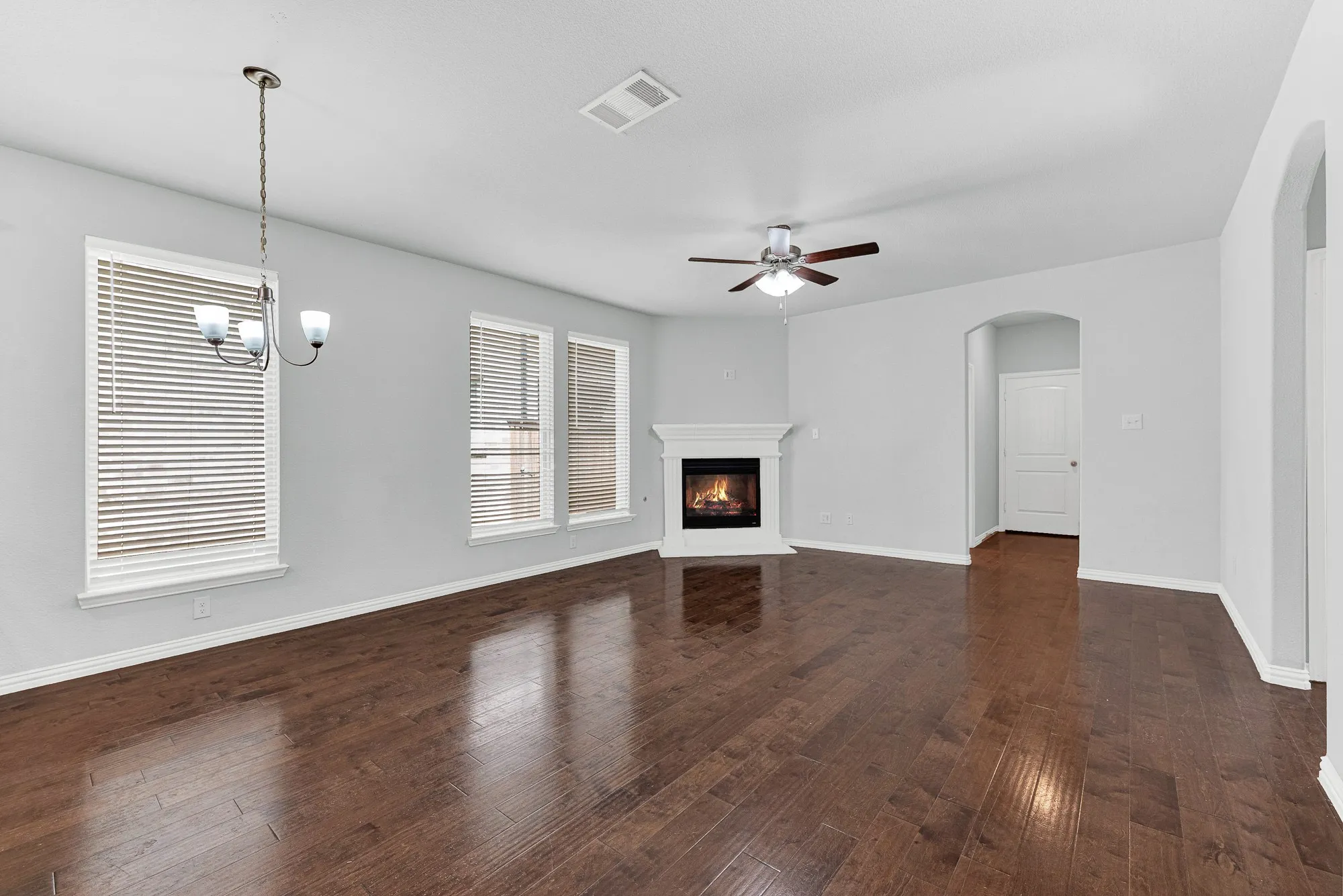 Single Family Residence For Sale in Denton County , 2068 Barx Drive, Little Elm, Texas 75068, 3 Bedroom, 2 Bathroom, 2 Garage spaces, 1,800 Sqft, built in 2021, mls#21289516, Real Estate Agent in Little Elm, Homes For Sale in Denton county, Homes For Sale in Little Elm, Realtor in Little Elm Texas, Real Estate Brokerage Independent Realty Texas, Luminita Cordes Realtor