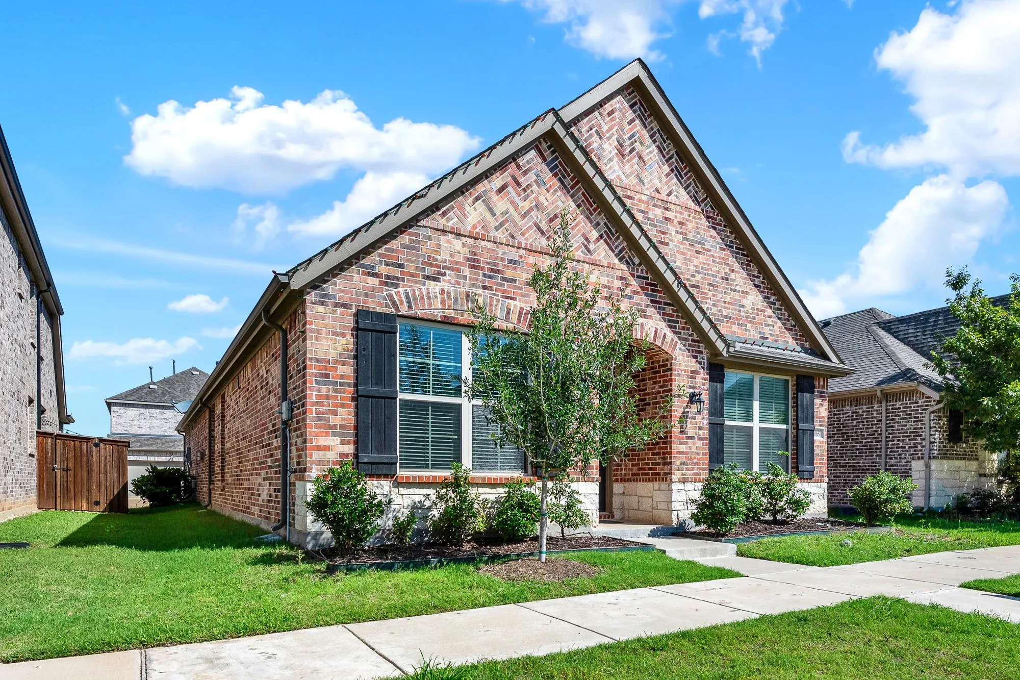 Single Family Residence For Sale in Denton County , 2068 Barx Drive, Little Elm, Texas 75068, 3 Bedroom, 2 Bathroom, 2 Garage spaces, 1,800 Sqft, built in 2021, mls#21289516, Real Estate Agent in Little Elm, Homes For Sale in Denton county, Homes For Sale in Little Elm, Realtor in Little Elm Texas, Real Estate Brokerage Independent Realty Texas, Luminita Cordes Realtor