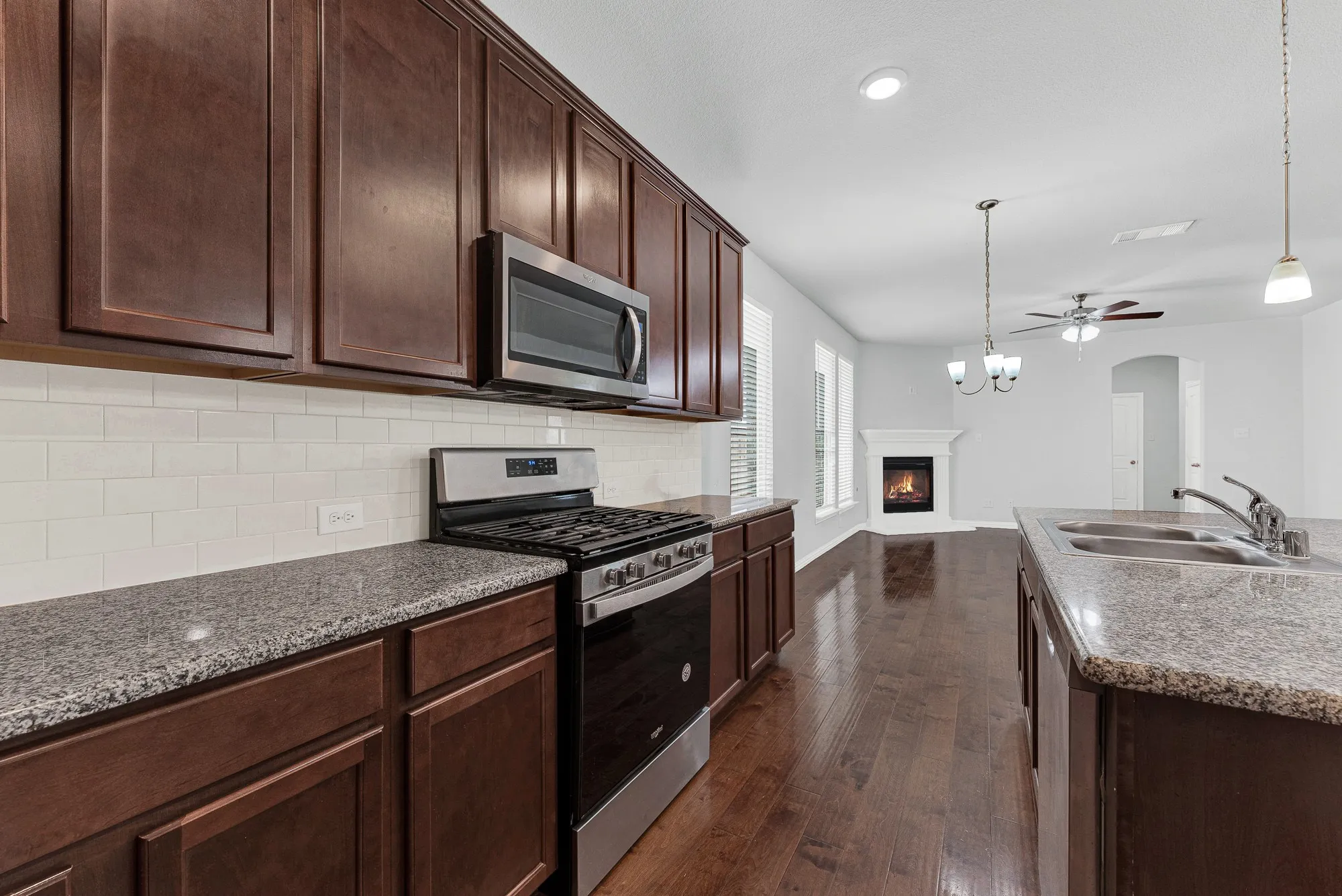 Single Family Residence For Sale in Denton County , 2068 Barx Drive, Little Elm, Texas 75068, 3 Bedroom, 2 Bathroom, 2 Garage spaces, 1,800 Sqft, built in 2021, mls#21289516, Real Estate Agent in Little Elm, Homes For Sale in Denton county, Homes For Sale in Little Elm, Realtor in Little Elm Texas, Real Estate Brokerage Independent Realty Texas, Luminita Cordes Realtor