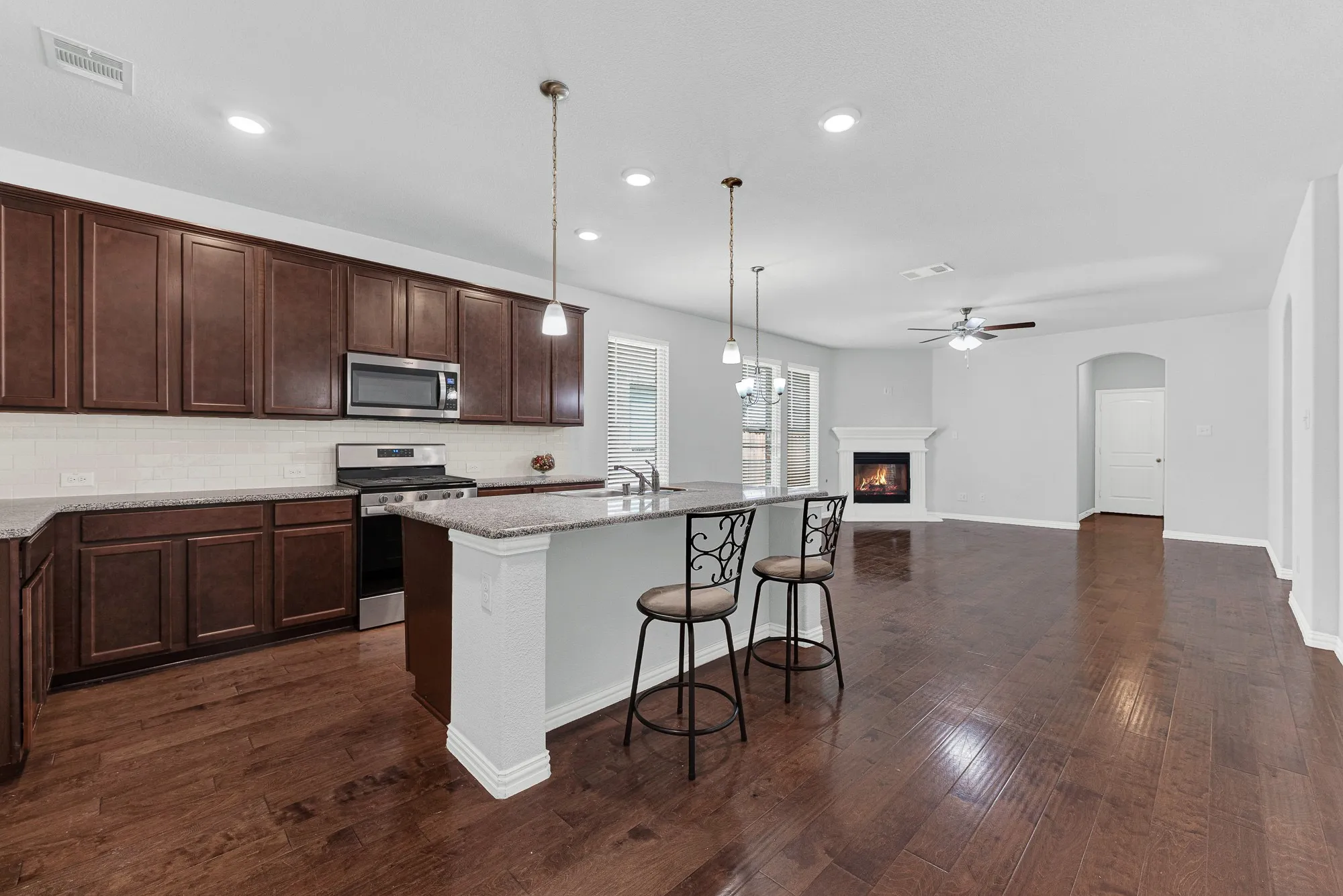 Single Family Residence For Sale in Denton County , 2068 Barx Drive, Little Elm, Texas 75068, 3 Bedroom, 2 Bathroom, 2 Garage spaces, 1,800 Sqft, built in 2021, mls#21289516, Real Estate Agent in Little Elm, Homes For Sale in Denton county, Homes For Sale in Little Elm, Realtor in Little Elm Texas, Real Estate Brokerage Independent Realty Texas, Luminita Cordes Realtor