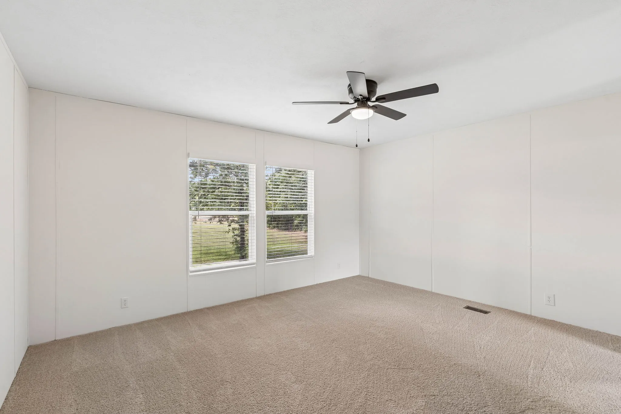 Single Family Residence For Sale in Wise County , 139 Cedar Drive, Azle, Texas 76020, 4 Bedroom, 2 Bathroom, Garage spaces, 1,976 Sqft, built in 2018, mls#21285470, Real Estate Agent in Azle, Homes For Sale in Wise county, Homes For Sale in Azle, Realtor in Azle Texas, Real Estate Brokerage Independent Realty Texas, Luminita Cordes Realtor