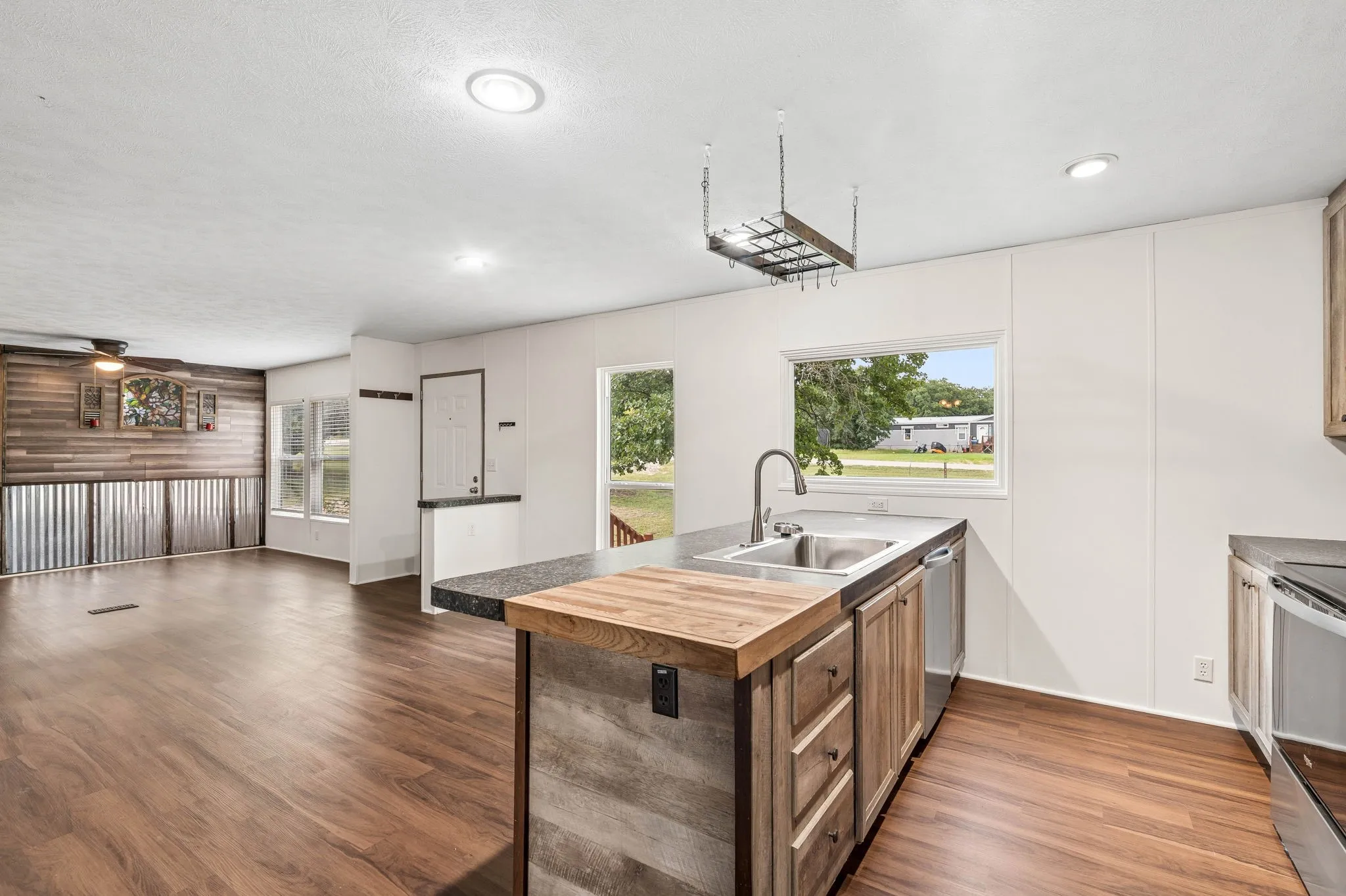 Single Family Residence For Sale in Wise County , 139 Cedar Drive, Azle, Texas 76020, 4 Bedroom, 2 Bathroom, Garage spaces, 1,976 Sqft, built in 2018, mls#21285470, Real Estate Agent in Azle, Homes For Sale in Wise county, Homes For Sale in Azle, Realtor in Azle Texas, Real Estate Brokerage Independent Realty Texas, Luminita Cordes Realtor