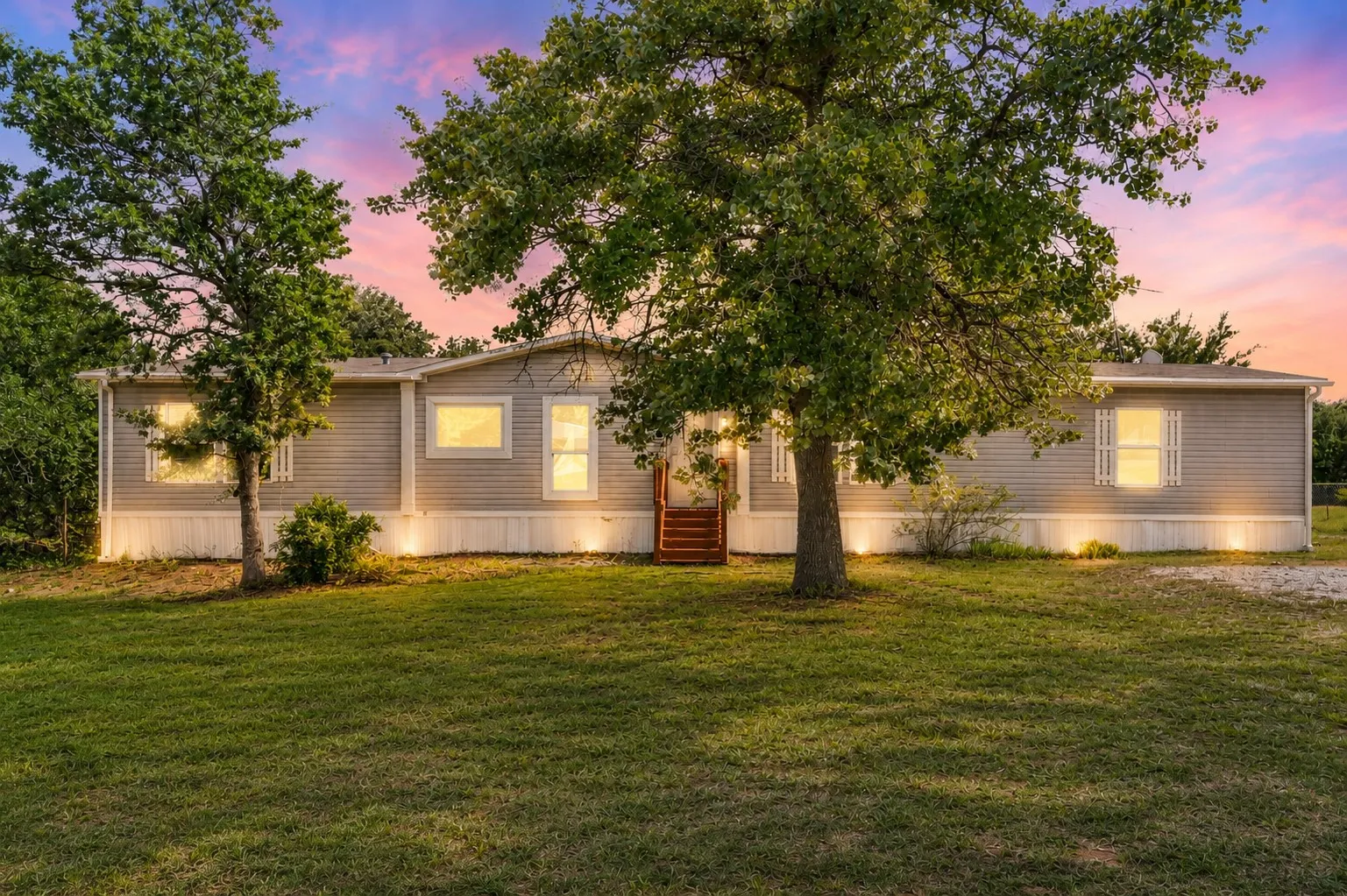 Single Family Residence For Sale in Wise County , 139 Cedar Drive, Azle, Texas 76020, 4 Bedroom, 2 Bathroom, Garage spaces, 1,976 Sqft, built in 2018, mls#21285470, Real Estate Agent in Azle, Homes For Sale in Wise county, Homes For Sale in Azle, Realtor in Azle Texas, Real Estate Brokerage Independent Realty Texas, Luminita Cordes Realtor